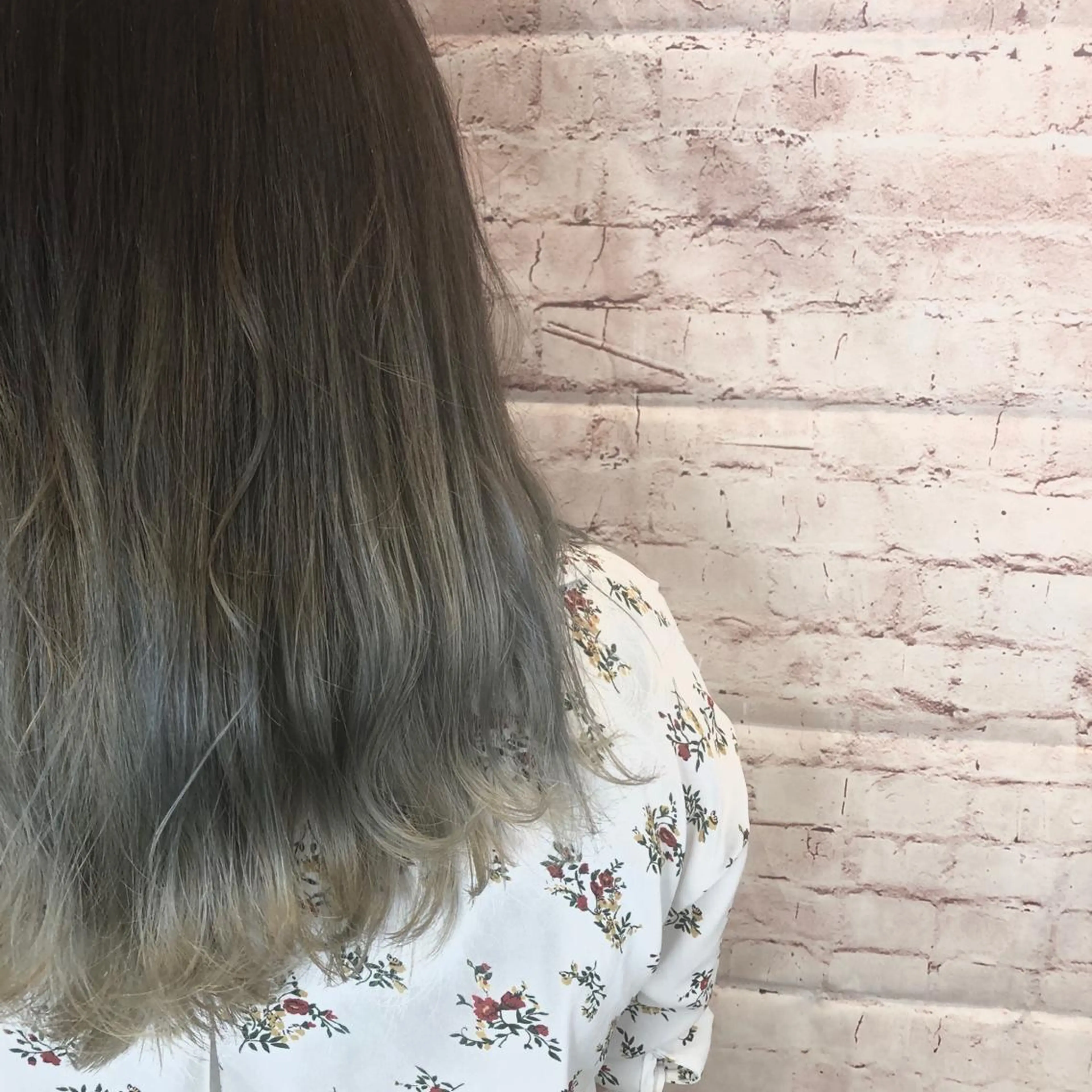 セミロング カラー ヘアアレンジ ブリーチ グラデーションカラー 【美髪のお医者さん】 髙橋真理奈💉🌟のヘアスタイル