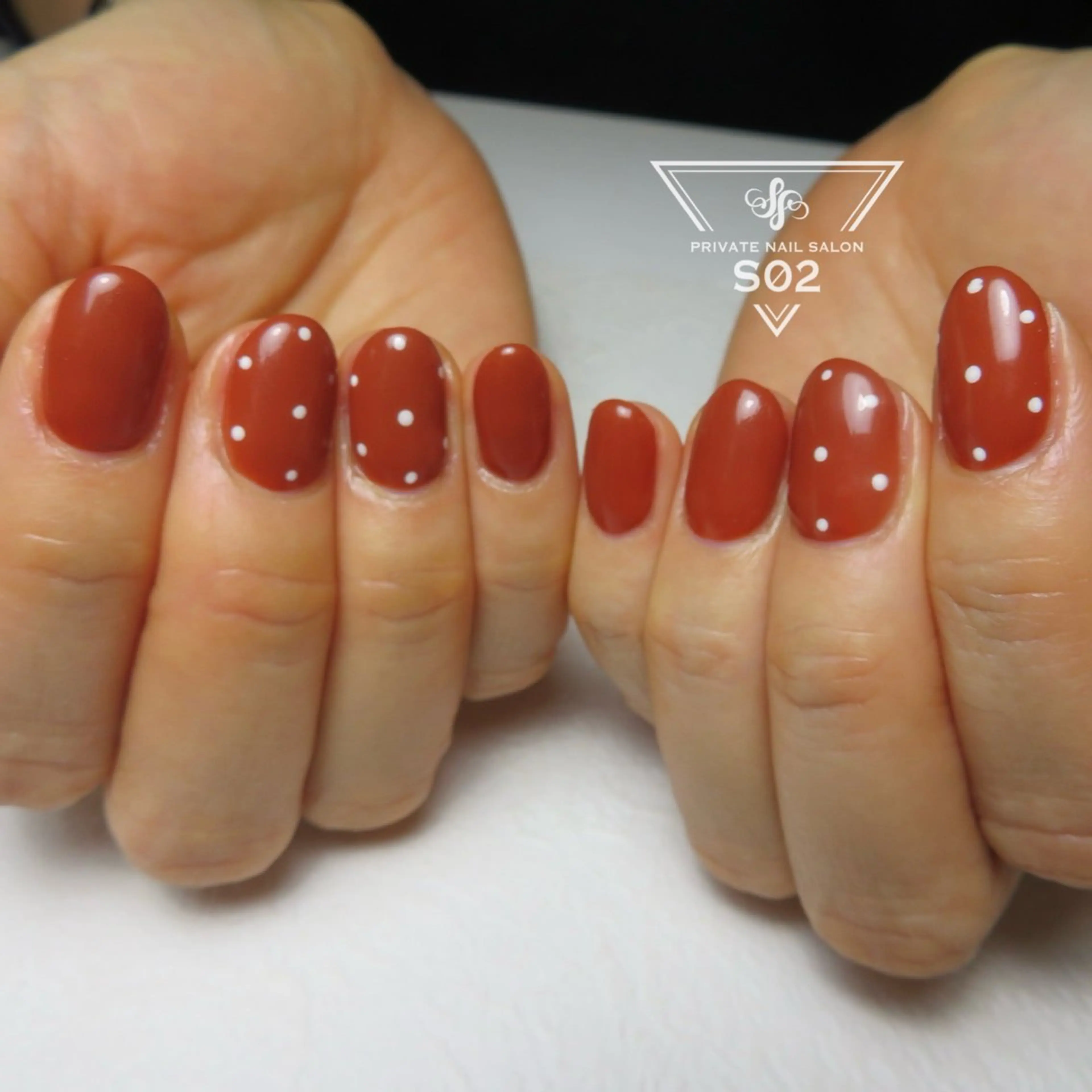 ネイル ドット 春ネイル S02 𝙲𝚑𝚒𝚎のネイルデザイン