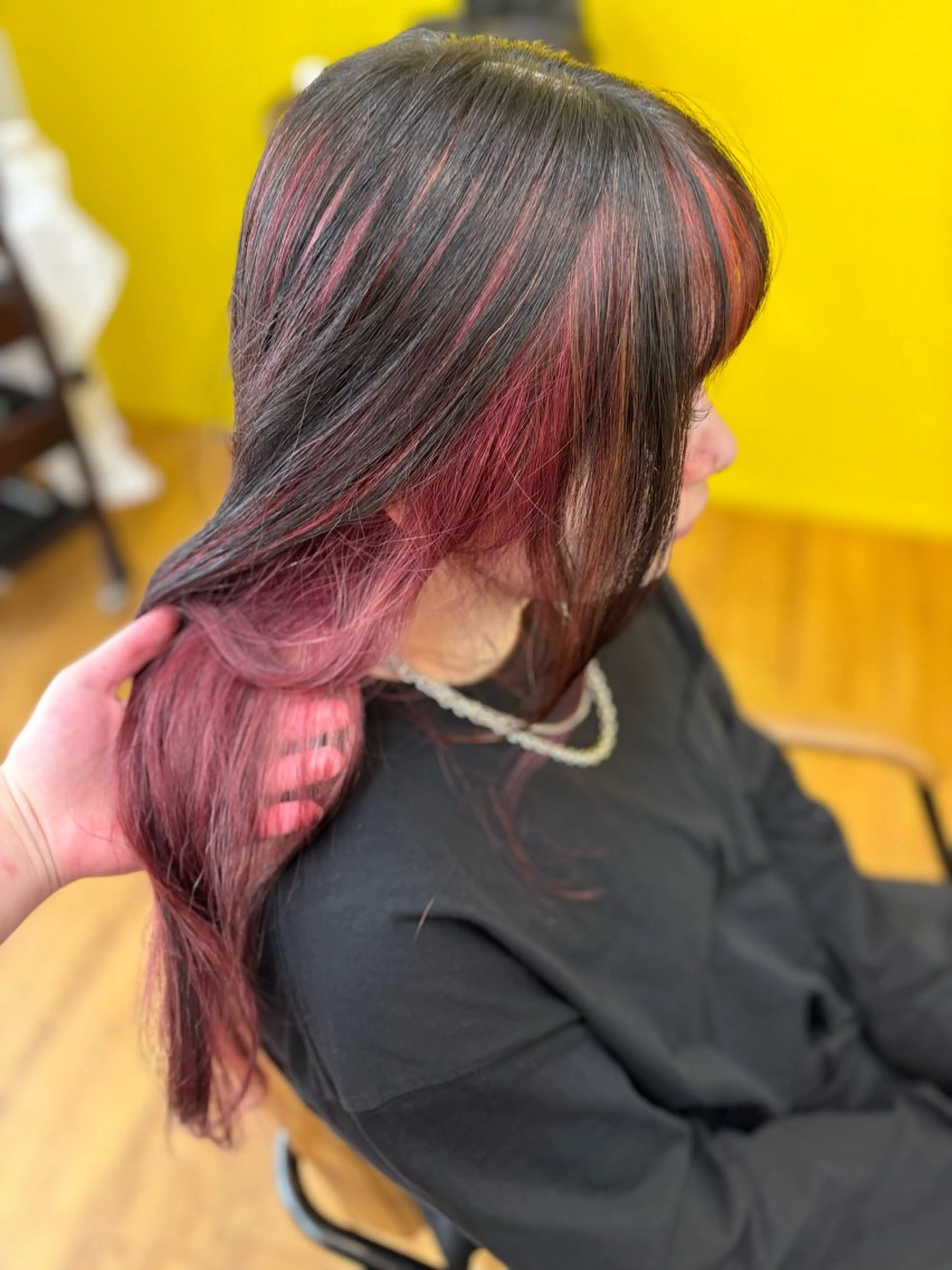 ロング カネコ ナナミのヘアスタイル