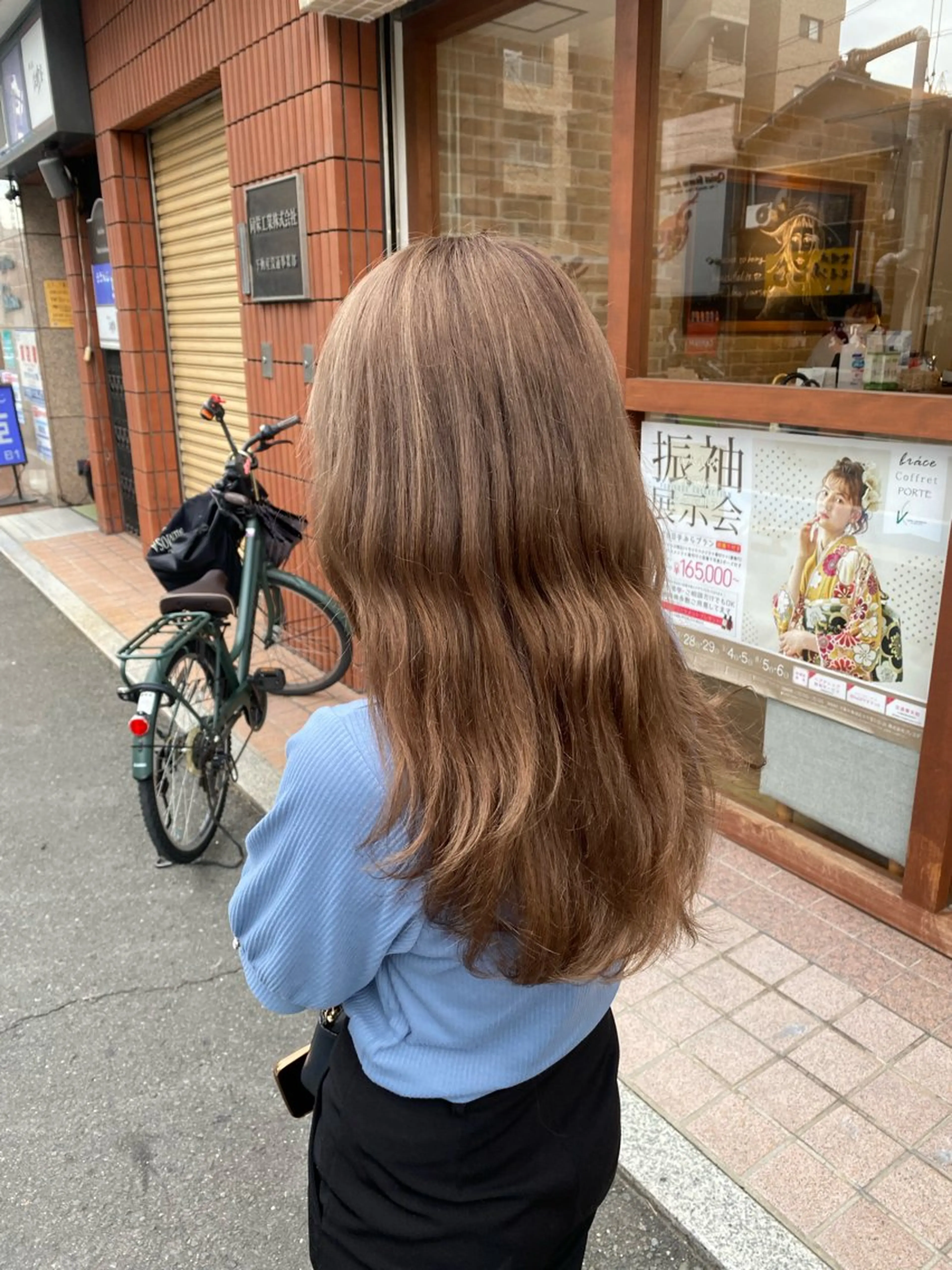 ロング カラー ブリーチ ココアグレージュ グレージュ 縮毛矯正とレイヤー カット/杉村凜汰郎のヘアスタイル