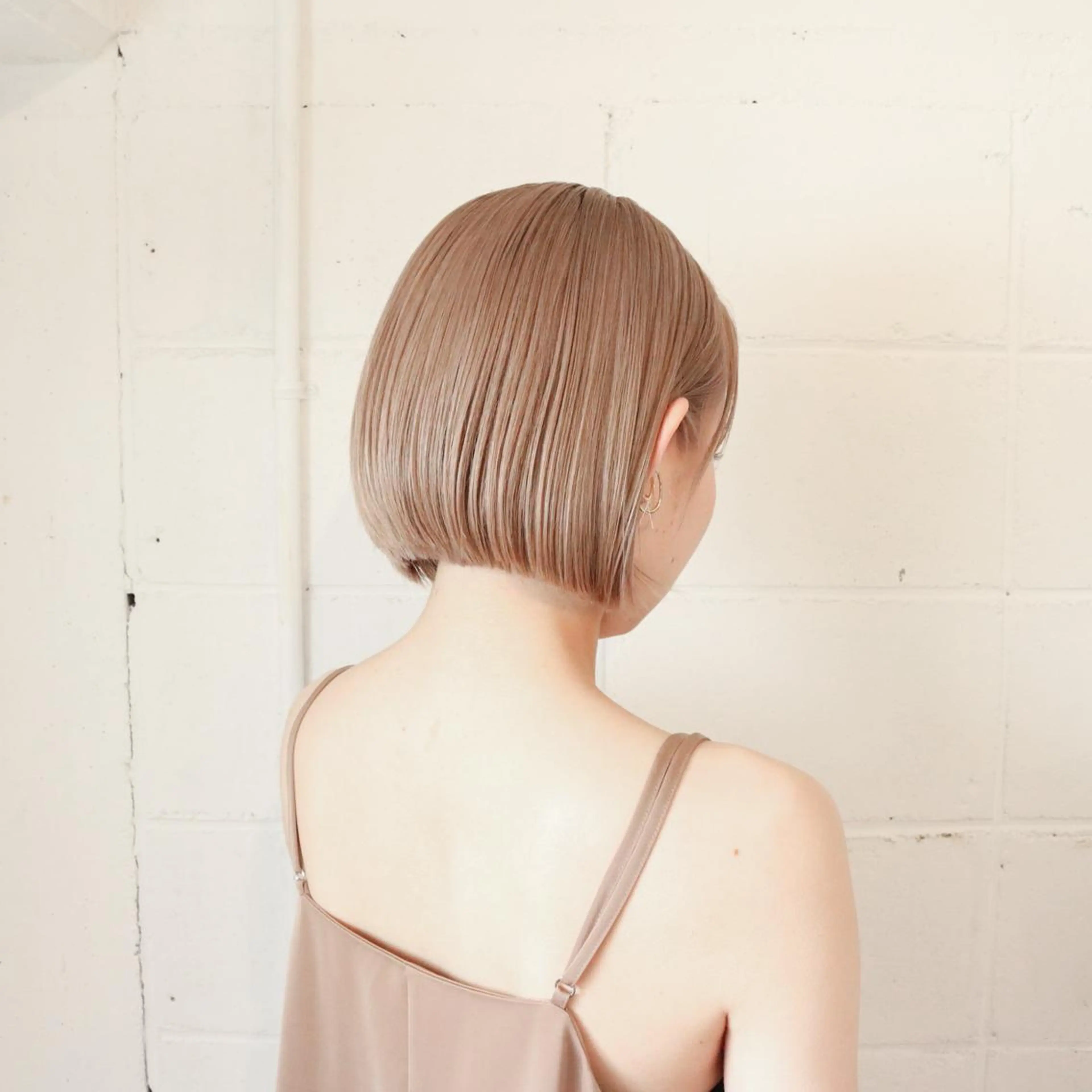 ミディアム カラー ヘアカラー トリートメント 岡本康平/ボブ /ブリーチ/レイヤーのヘアスタイル