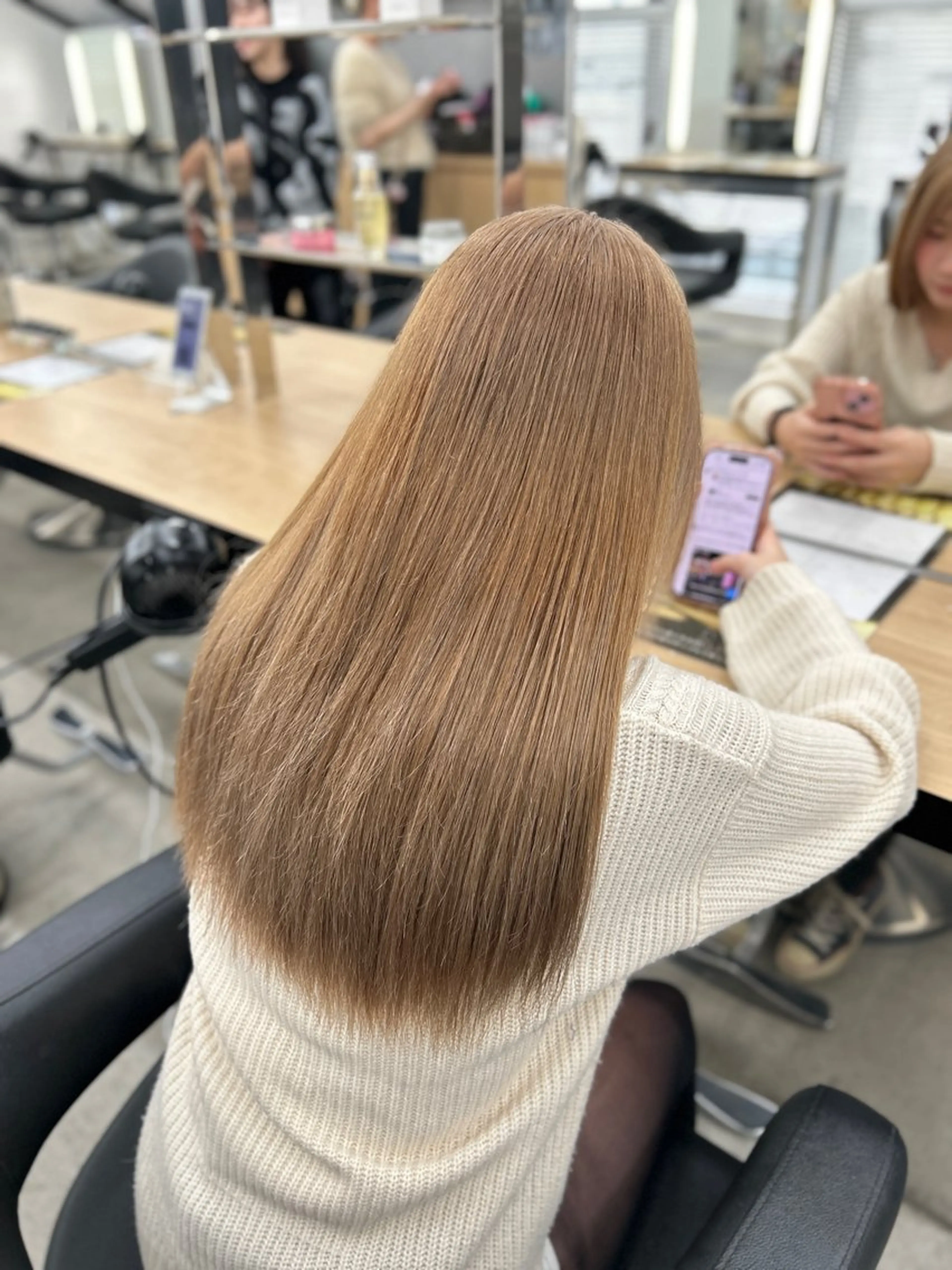 ロング カラー ヘアカラー トリートメント ハイトーン/ベージュ デザイン/りくとのヘアスタイル