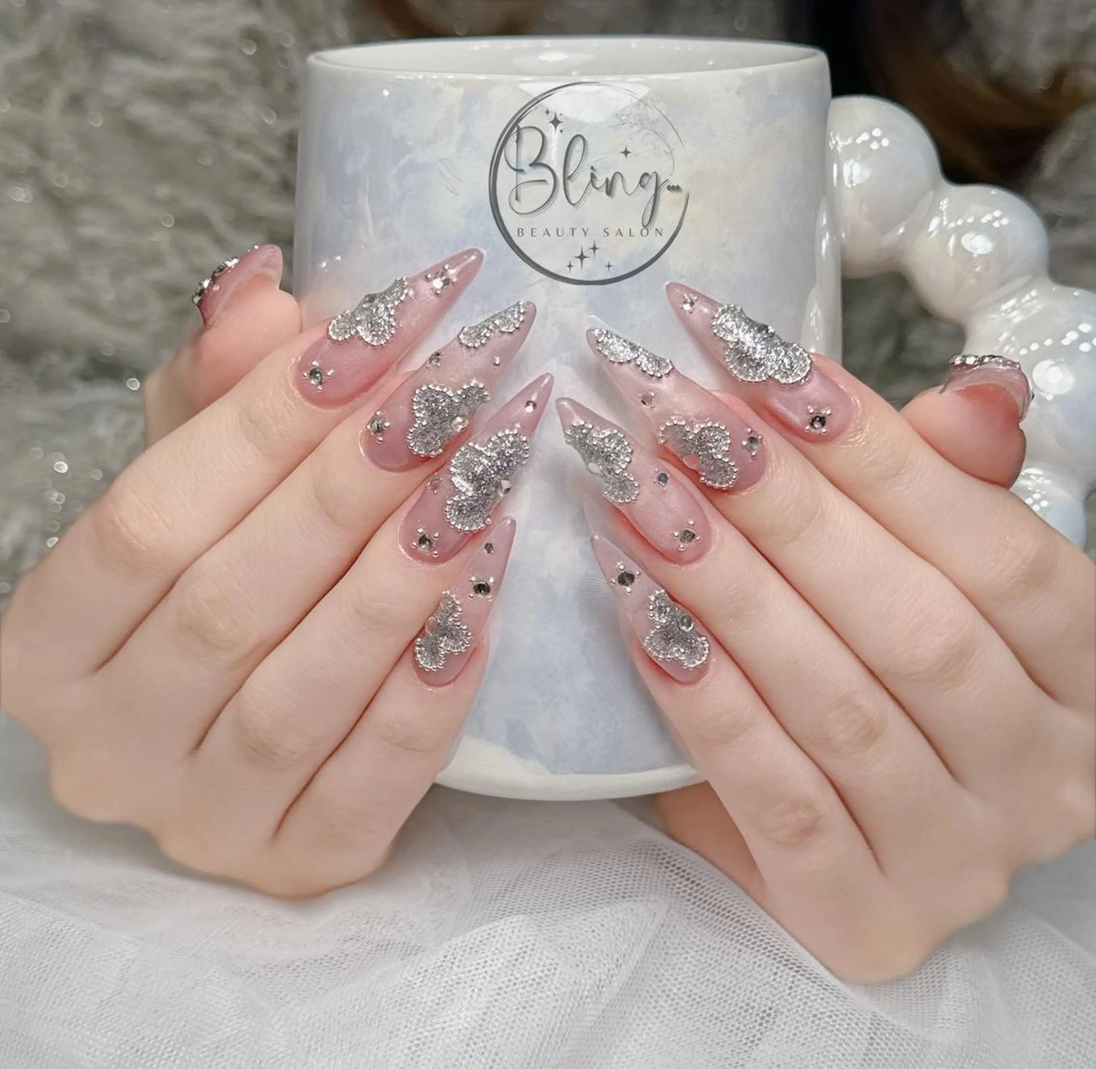 ロング カラー ベージュカラー グラデーションカラー ピンクカラー 韓国風ヘア ハンドネイル 波 なみのネイルデザイン