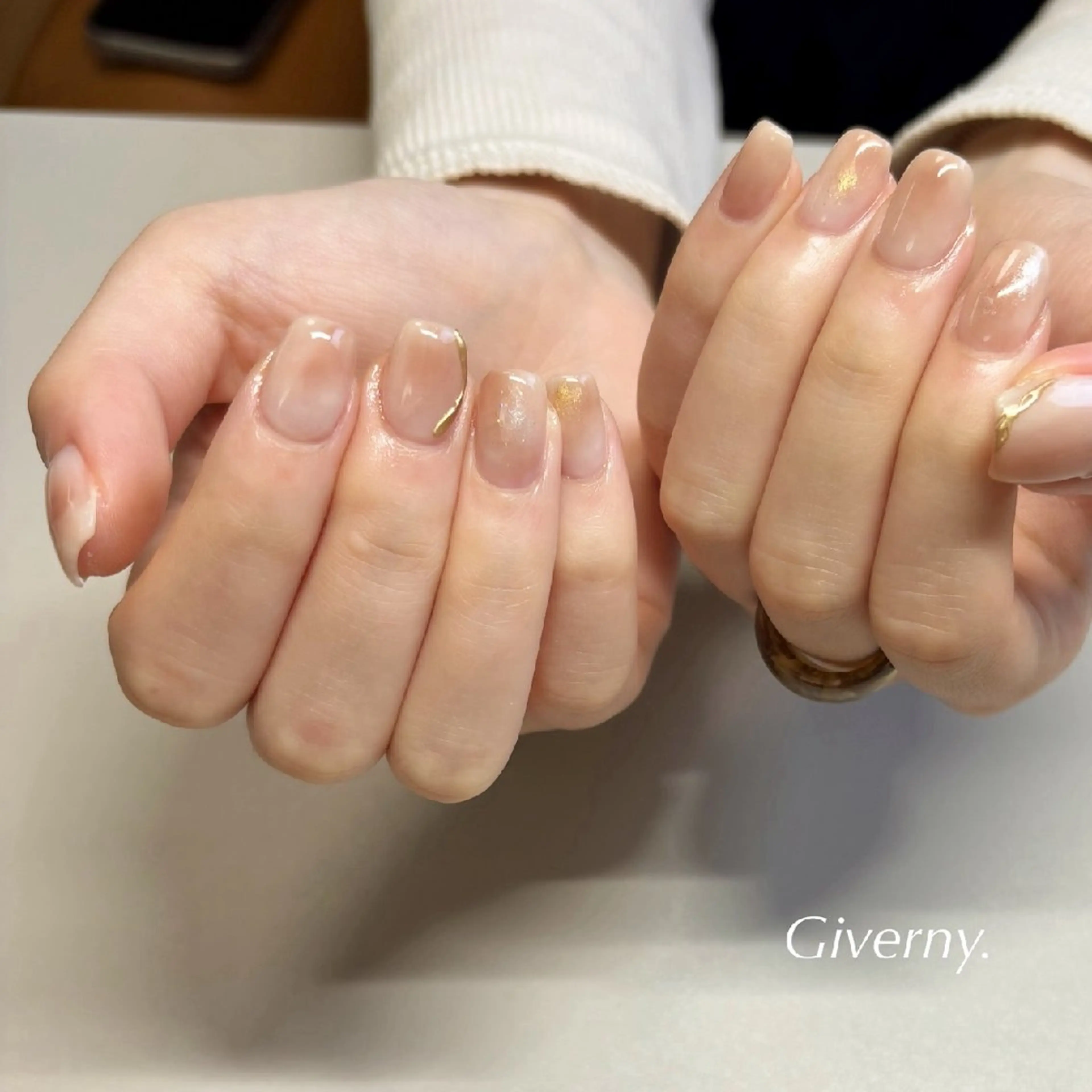 ネイル ミラーネイル ニュアンスネイル オフィスネイル ハンドネイル Giverny .のネイルデザイン