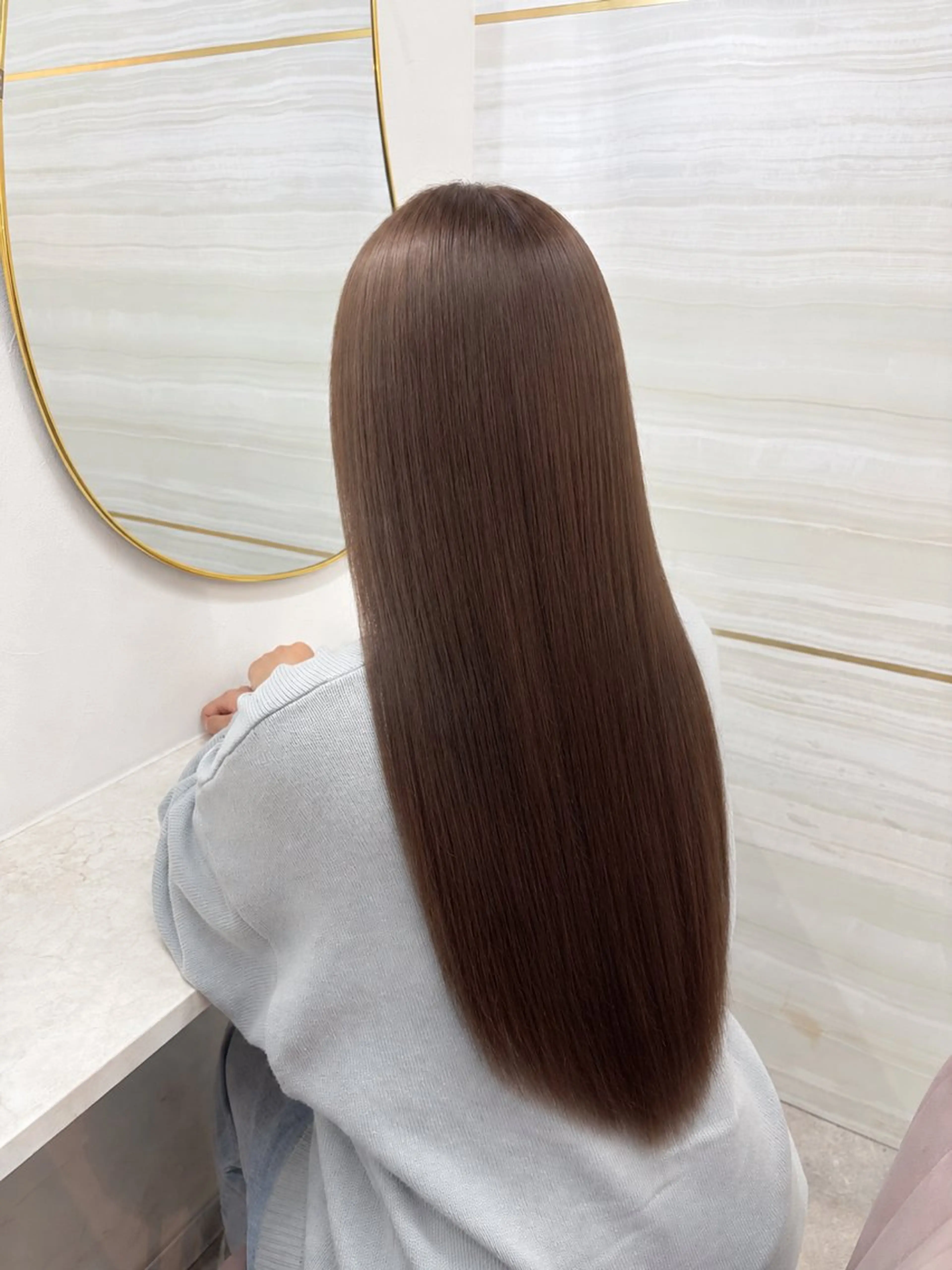 ロング elu あやね💜 ワンカラー・縮毛矯正のヘアスタイル