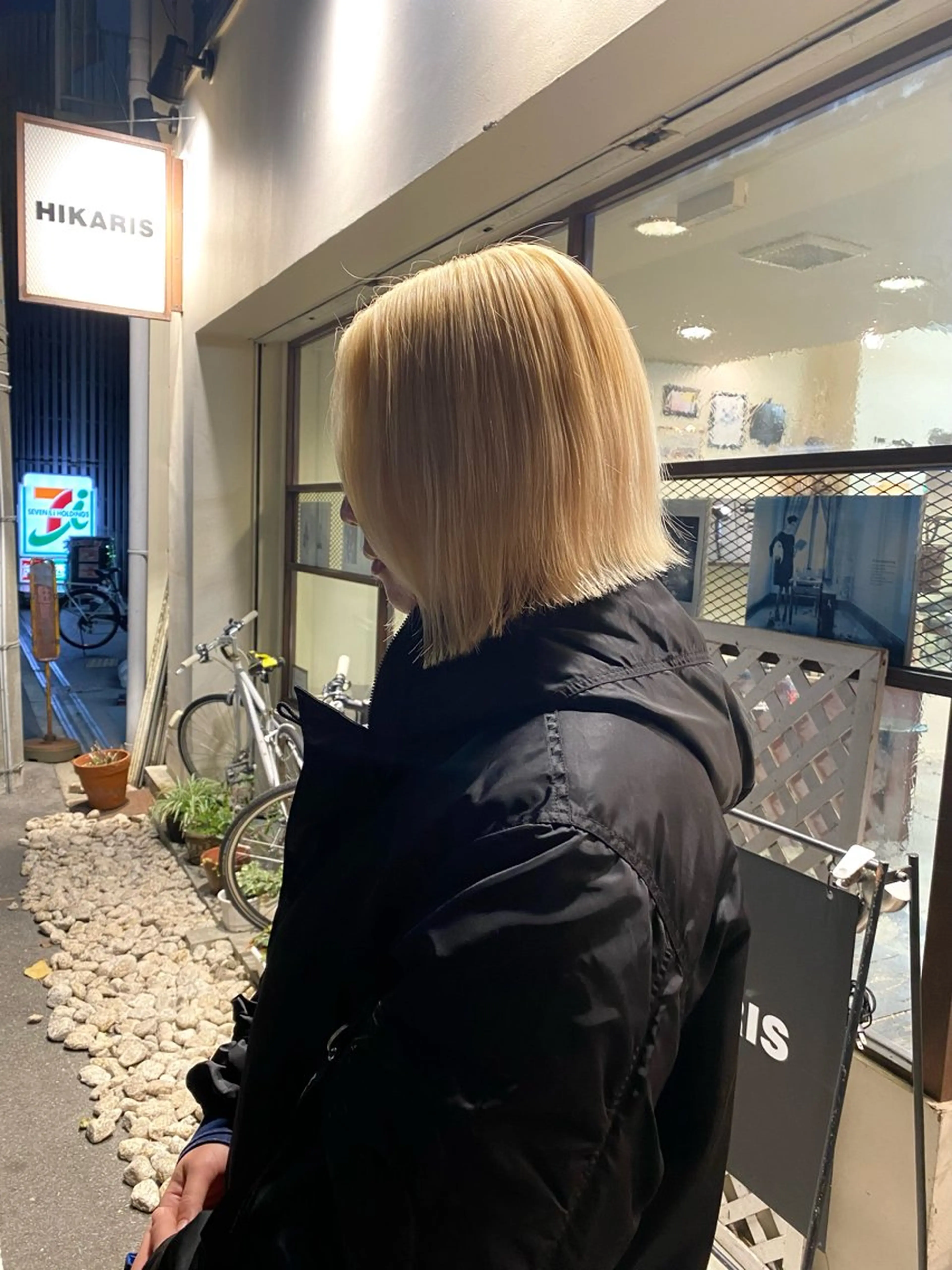 ミディアム カラー ブリーチ 抜きっぱなしブロンド ブロンド ボブ くびれヘア ウチダ ユウヤのヘアスタイル