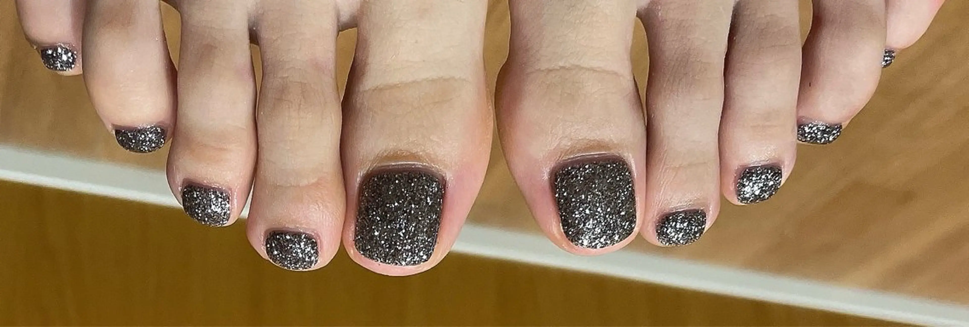 ネイル ラメ(グリッター) ワンカラーネイル フットネイル liberté所属・liberté🫧 新小岩のネイルデザイン