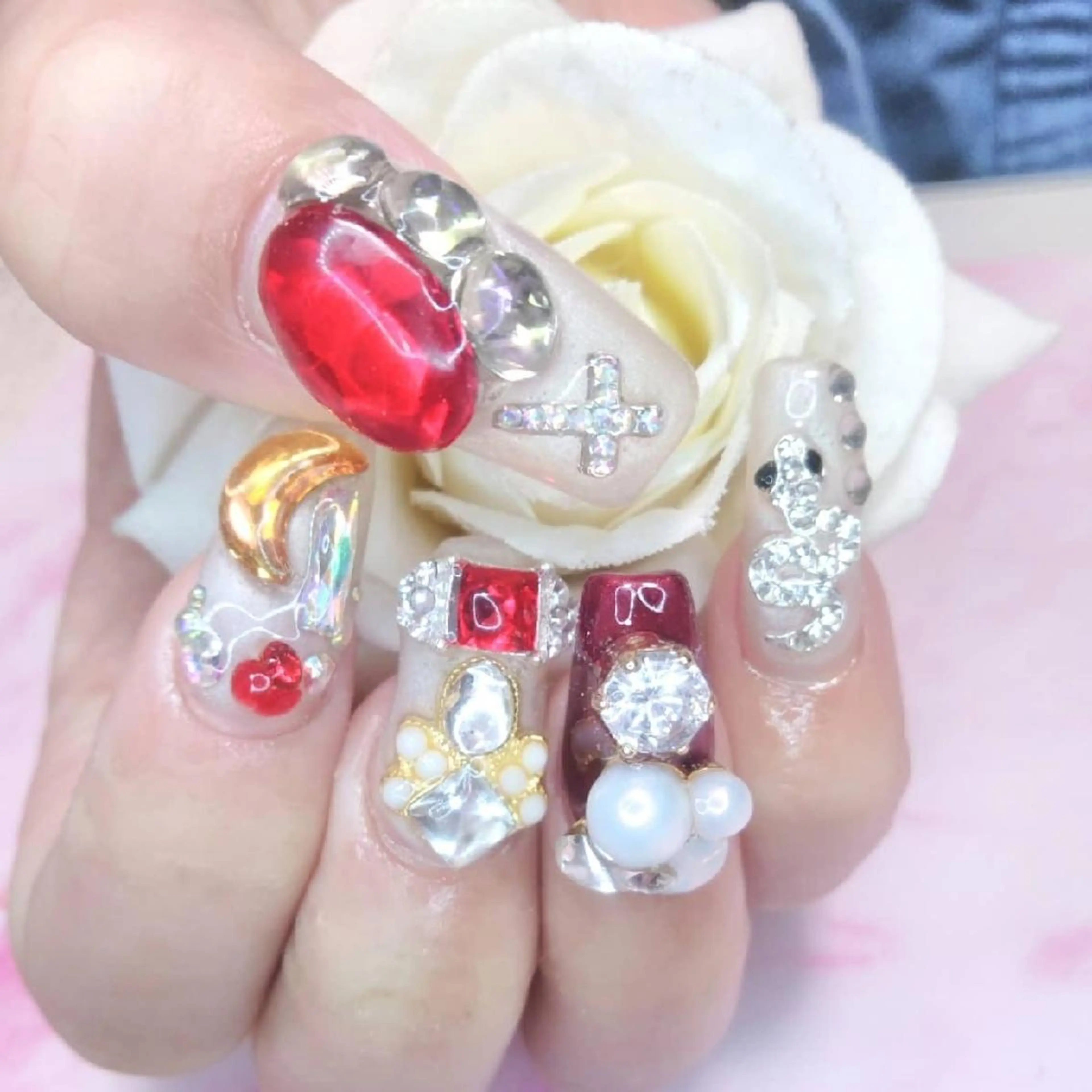 ネイル エステとネイル ローズコンフォートのネイルデザイン