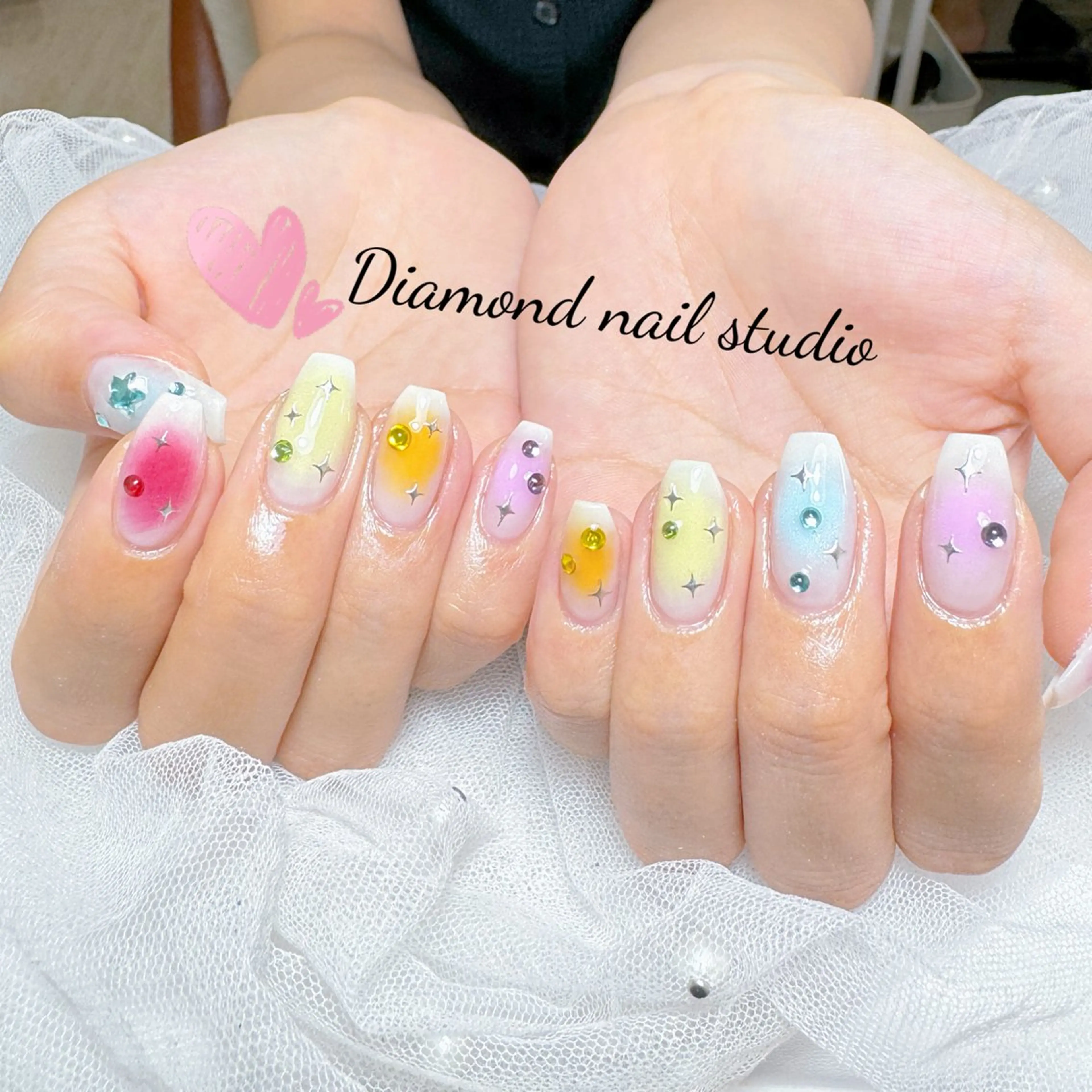 ネイル アートネイル オーロラネイル フラッシュネイル ガーリー キラキラネイル ハンドネイル Una NAILMANAMIのネイルデザイン