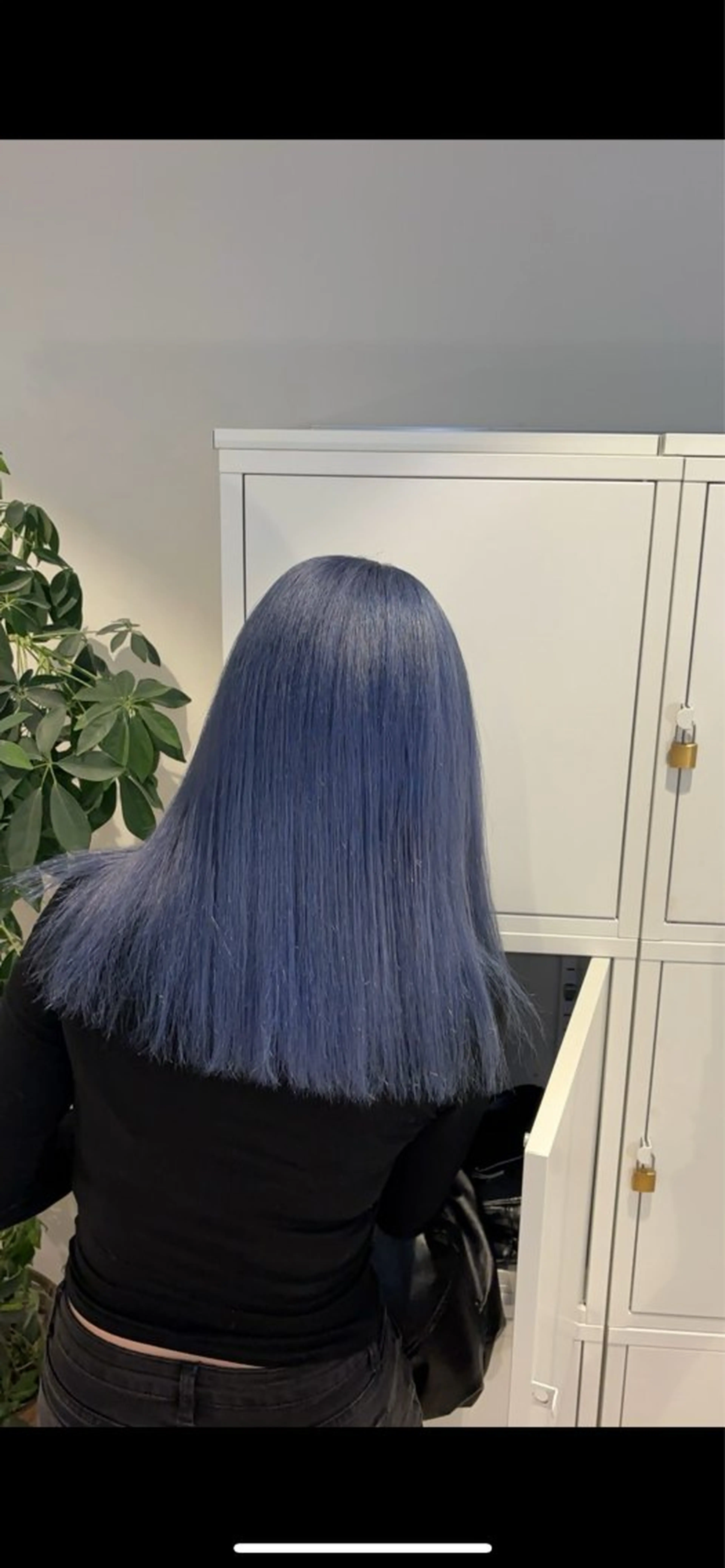 カラー ブルーカラー ニトウ レイナのヘアスタイル