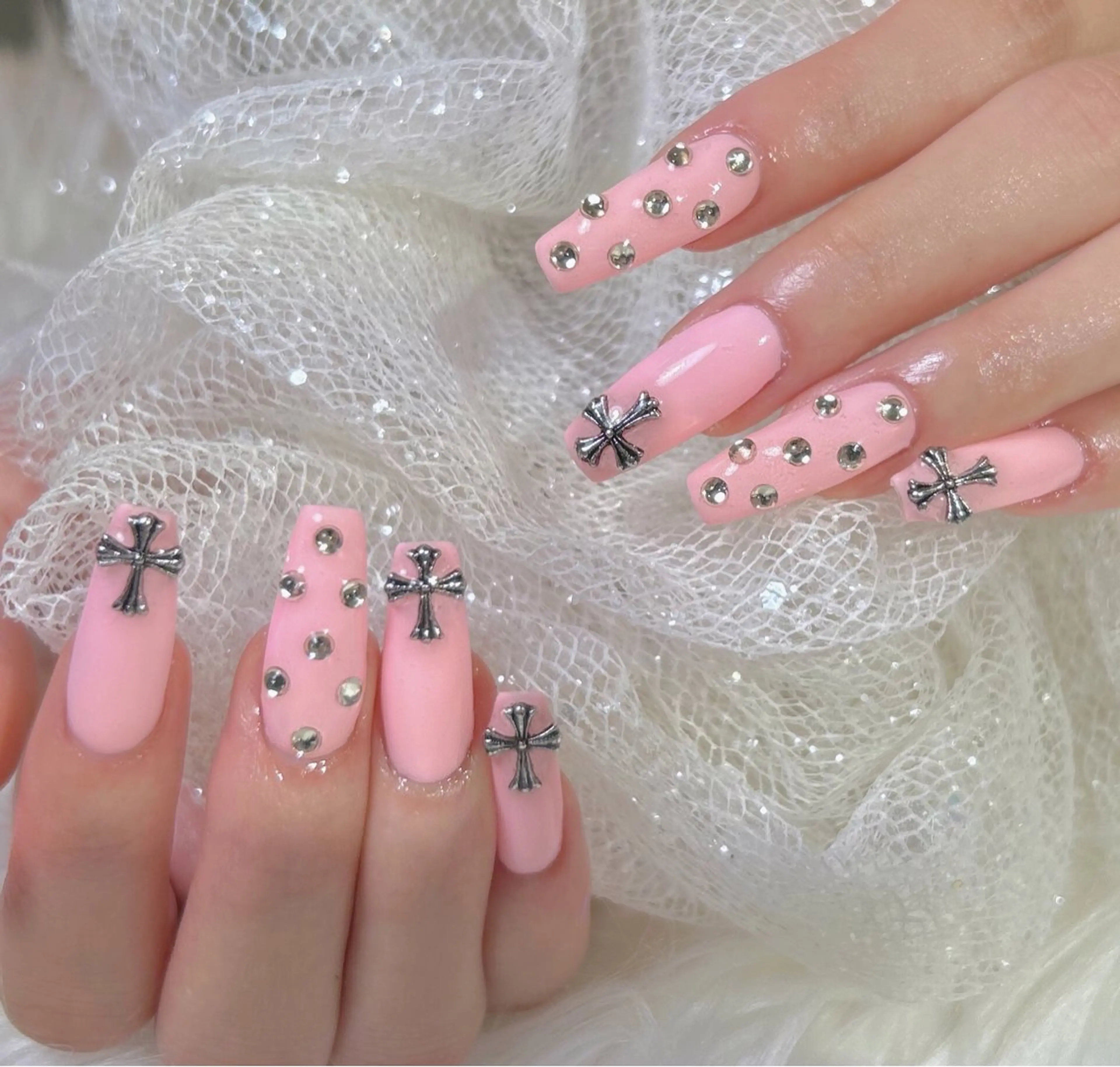 ネイル ハンドネイル リボン、ガーリー パーツ放題専門店のネイルデザイン