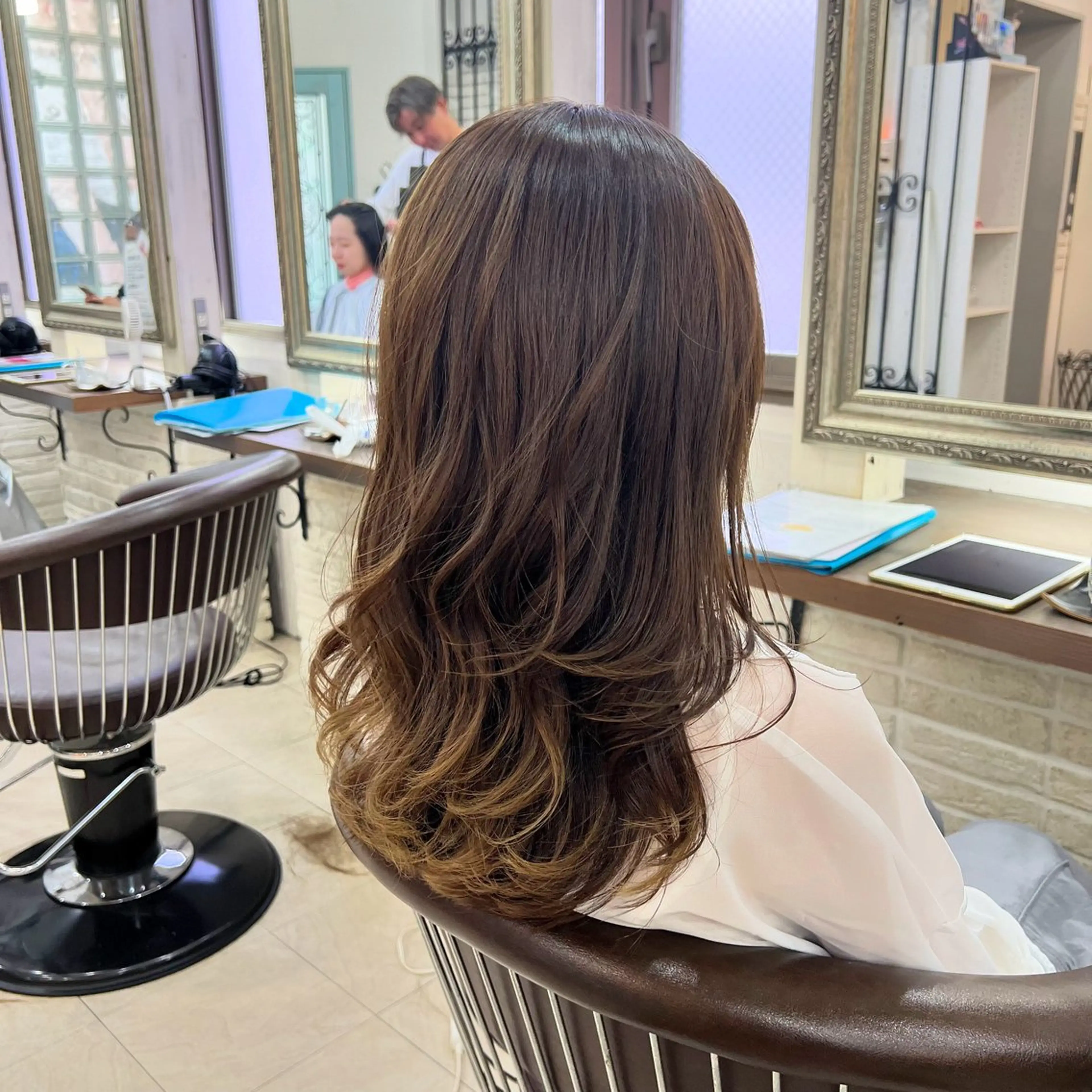 セミロング カット ヘアカラー トリートメント 柔らか透明感カラー ｜ほんのりレイヤー｜のヘアスタイル