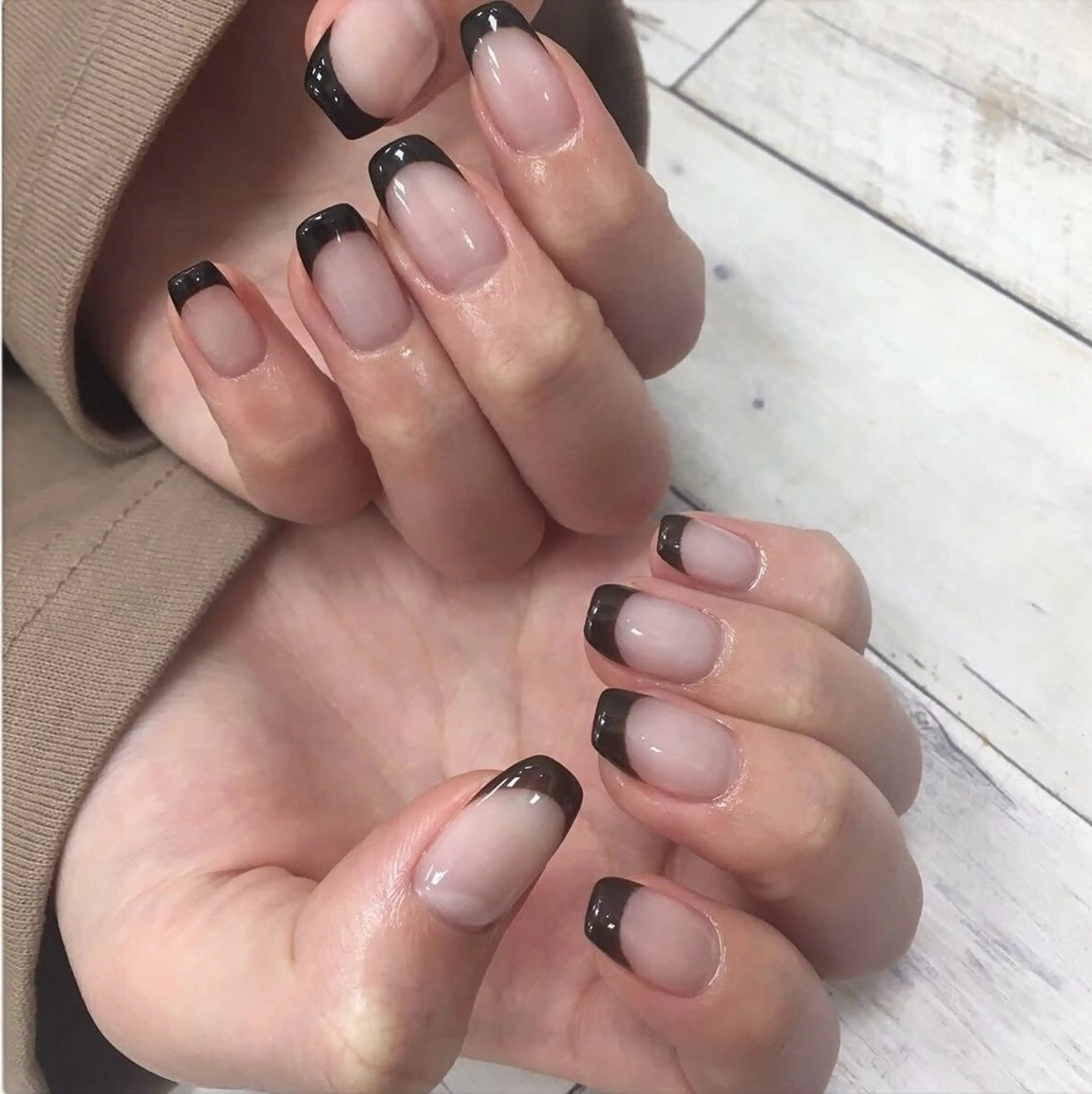 【Hand】フレンチ(クリアベース)の写真