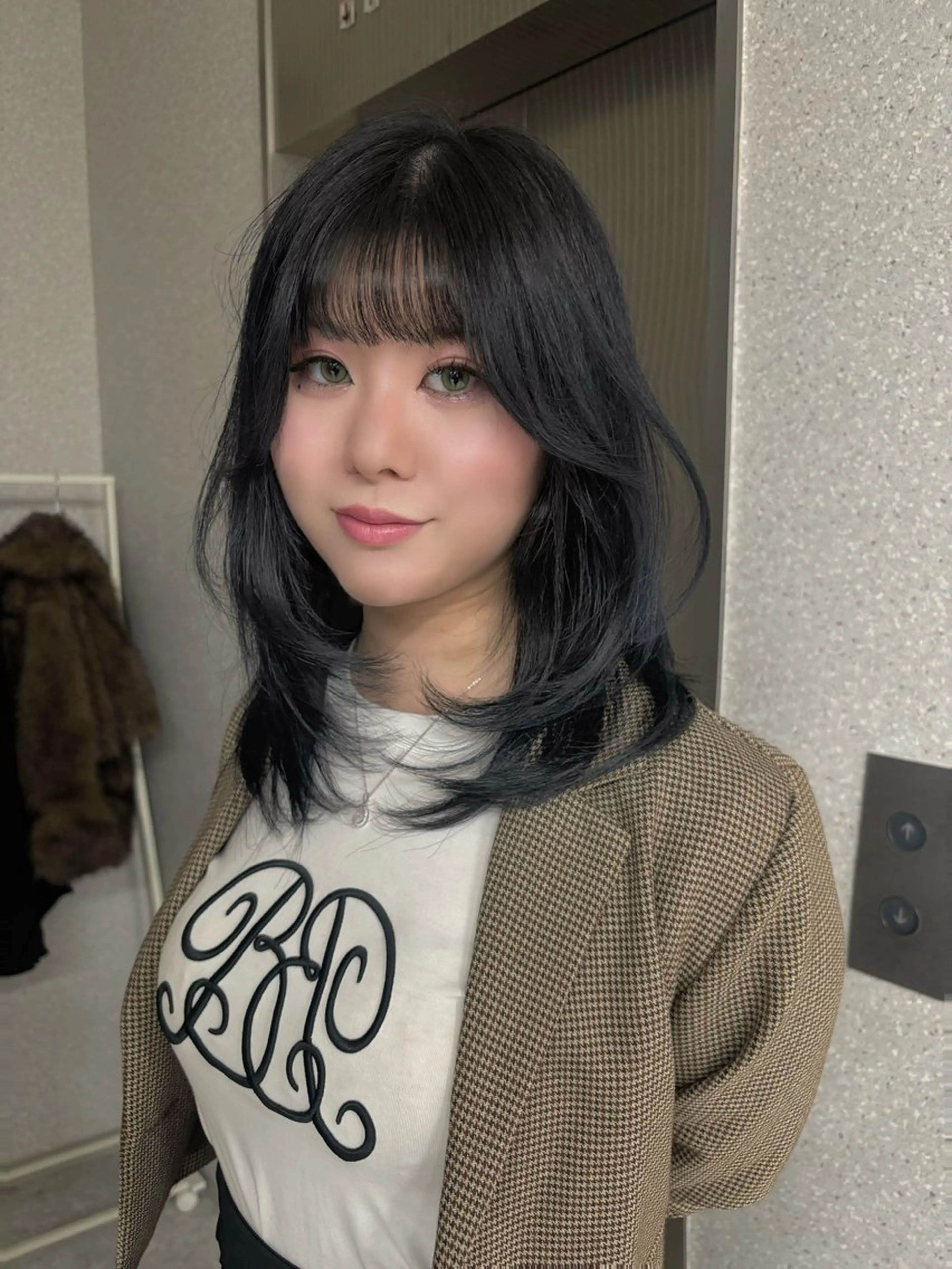 ミディアム カラー 透明感カラー カット 香月 元希のヘアスタイル