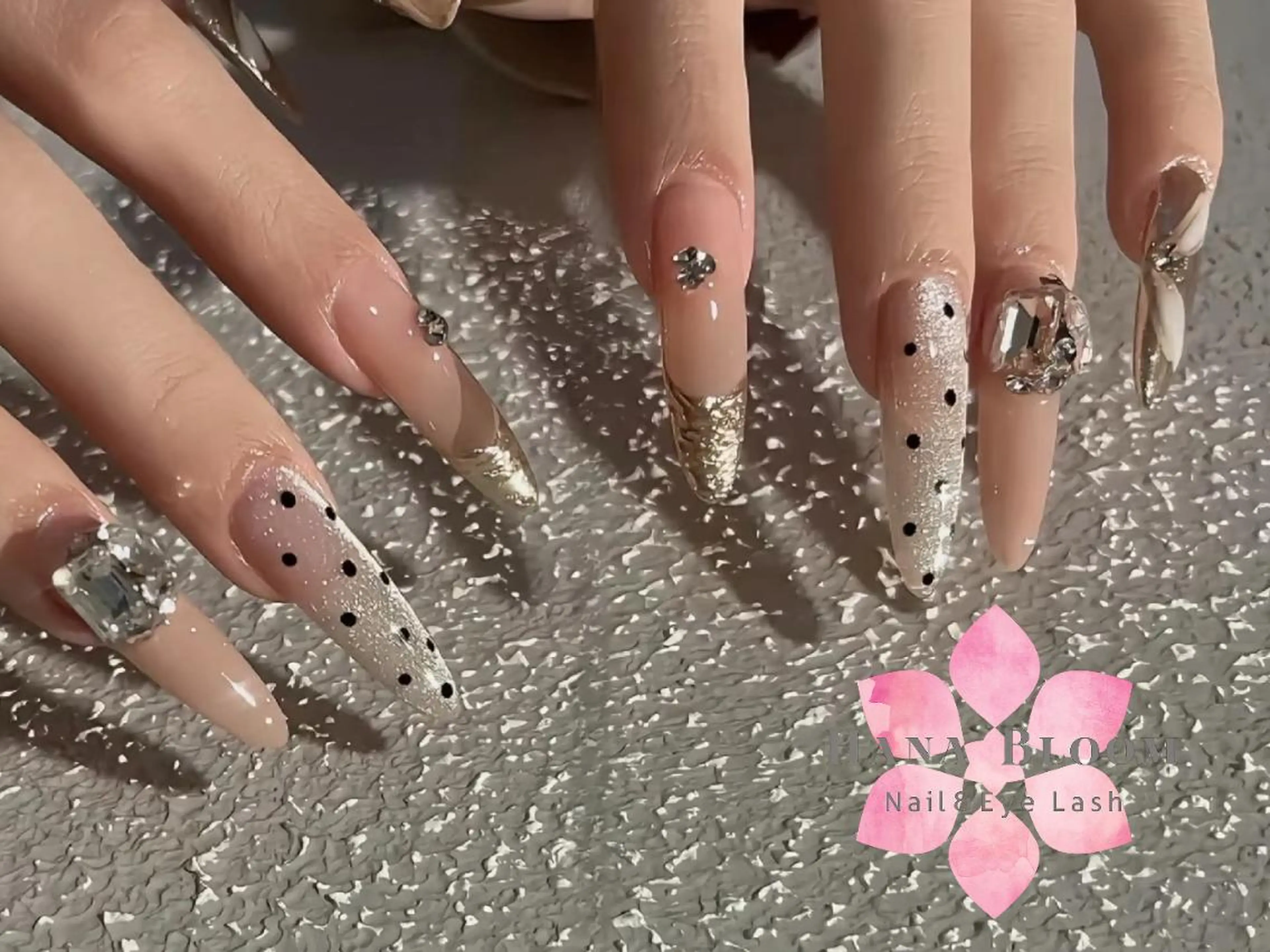 ネイル 長さ出し フレンチネイル ジェルネイル マグネットネイル ミラーネイル ハンドネイル ハンドケア Hana Bloom Nail 練習モデルのネイルデザイン