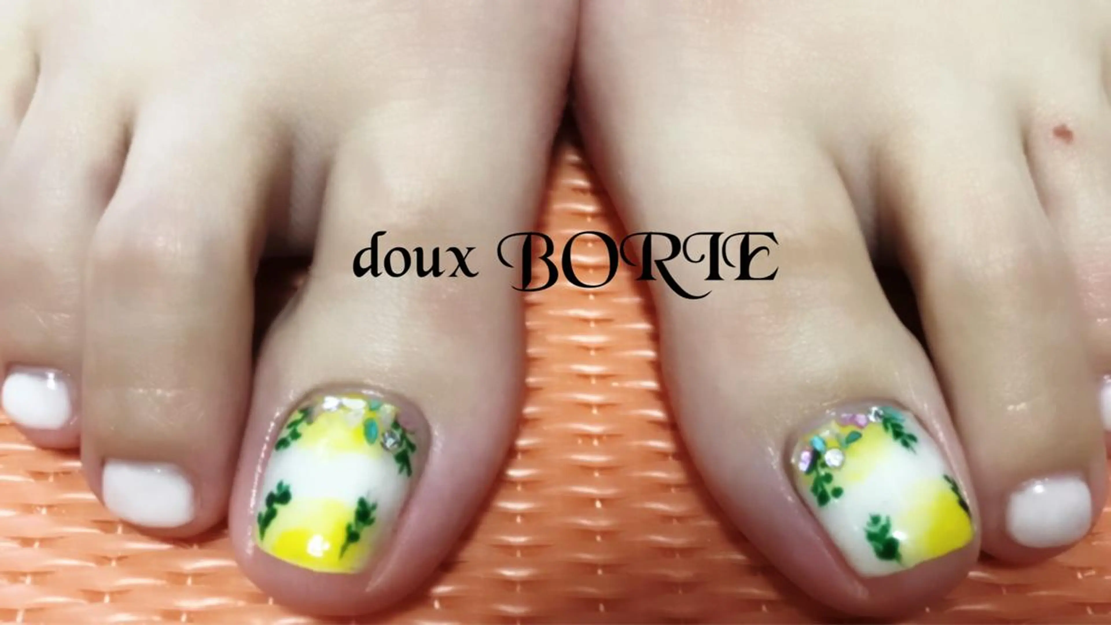 ネイル フットネイル doux BORIEのネイルデザイン