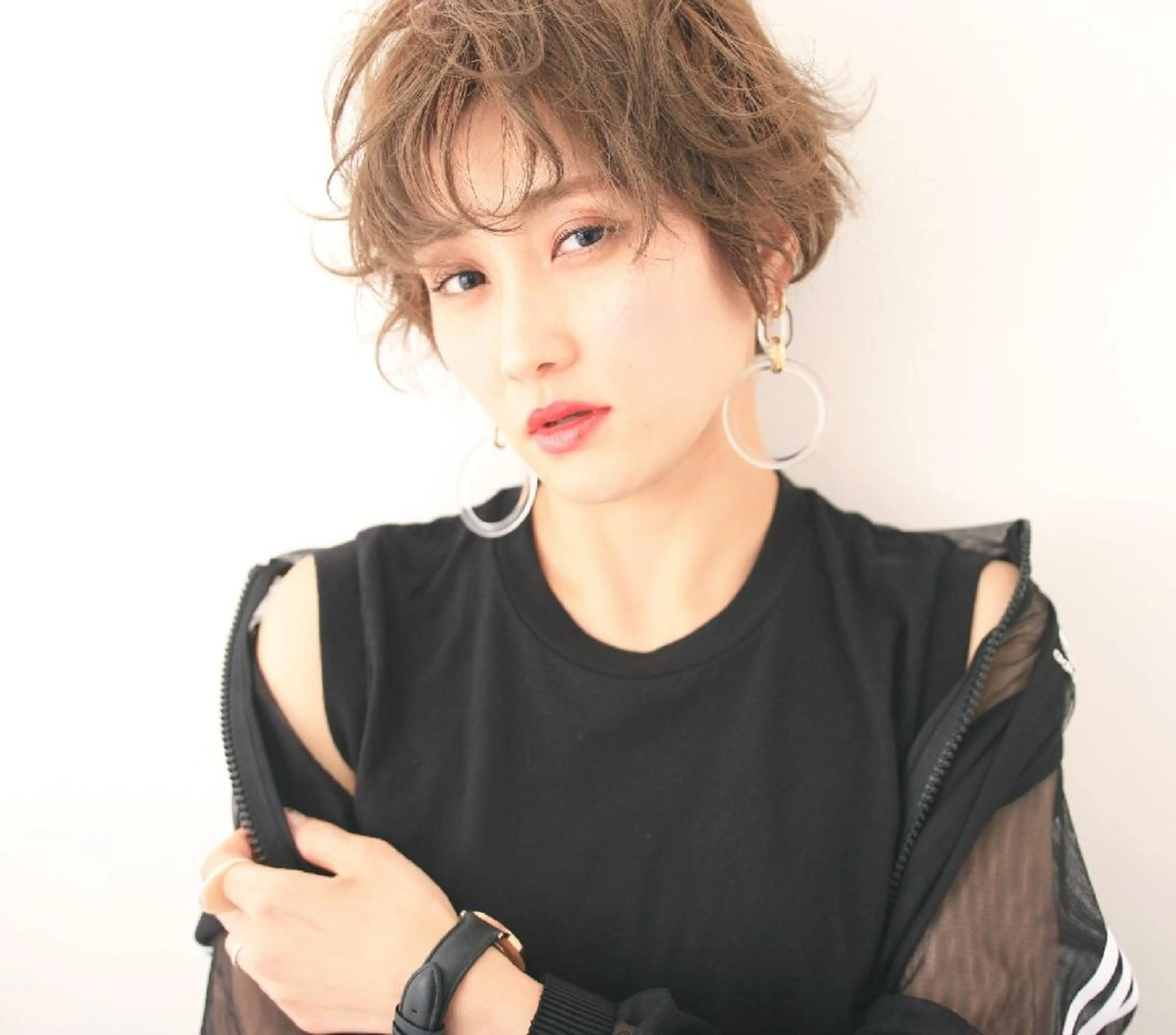 ショート カラー ベージュカラー ブリーチ フォギーベージュ 新生活応援★半額/ 25歳以下　“内間”のヘアスタイル