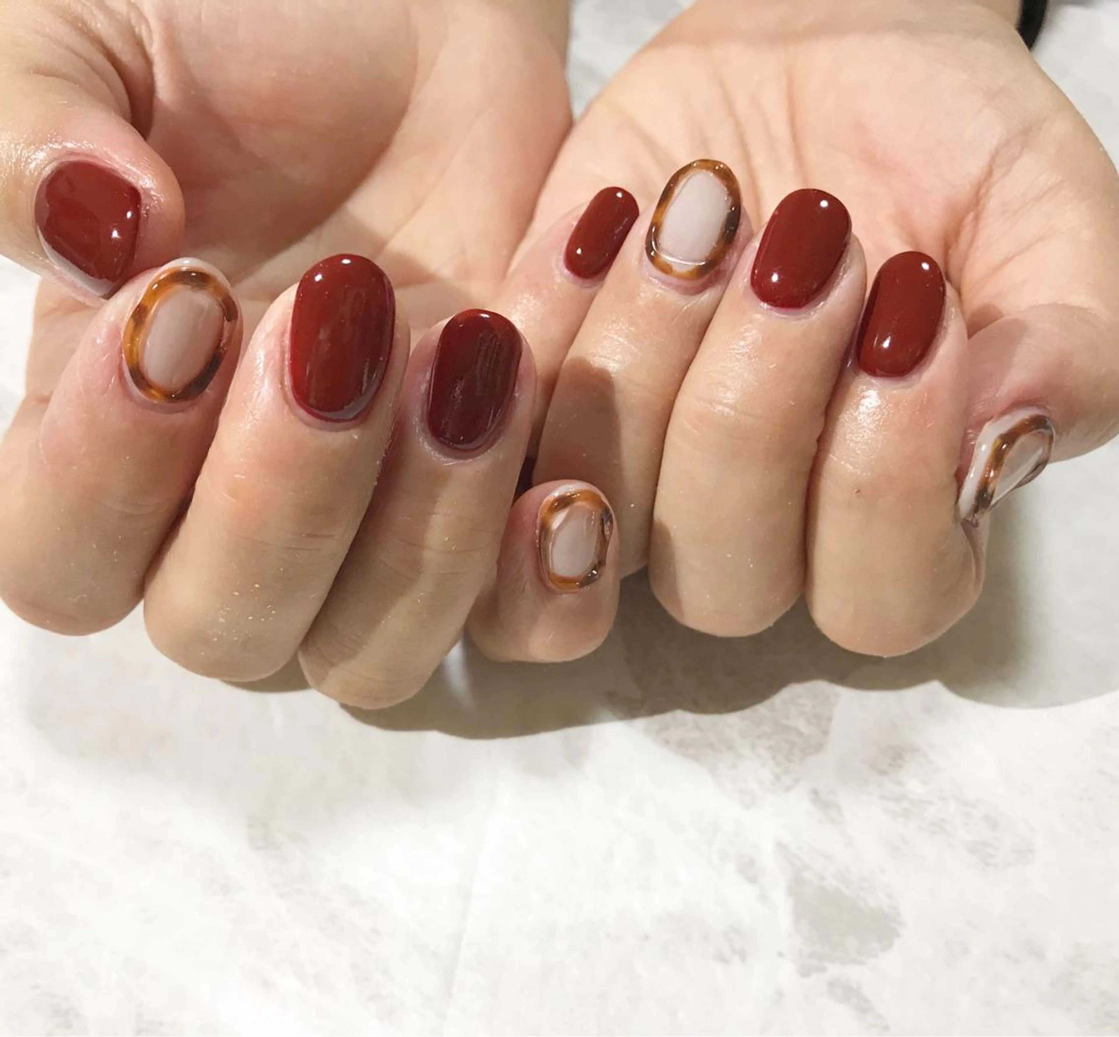 ネイル べっ甲ネイル ボルドー フットネイル ニュアンスネイル シンプルネイル nail fufla ♡yamane♡のネイルデザイン