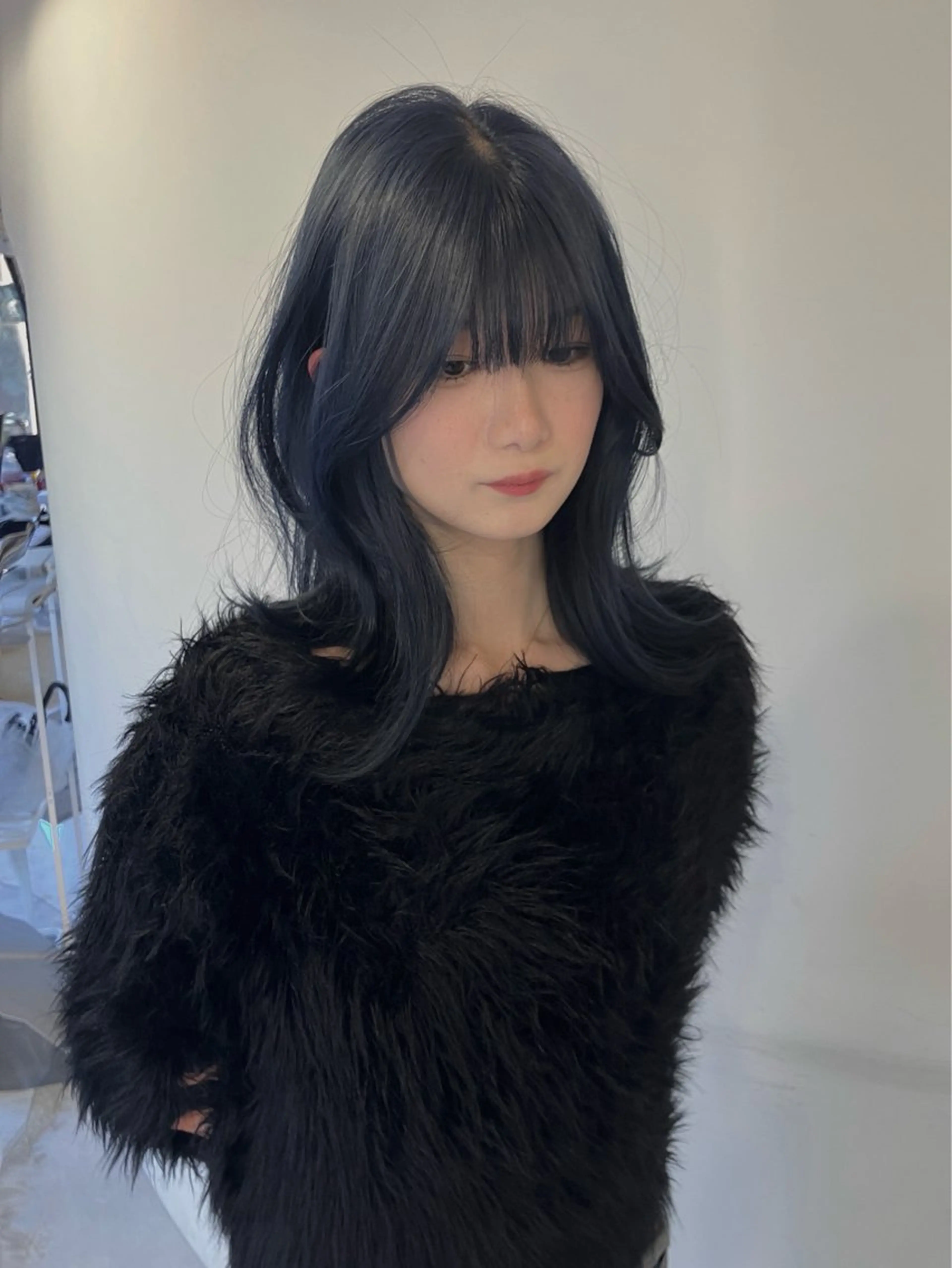 セミロング カラー ブルーカラー ネイビーカラー ヘアカラー トリートメント Hanaka🐈‍⬛ 海外×ニュアンスのヘアスタイル