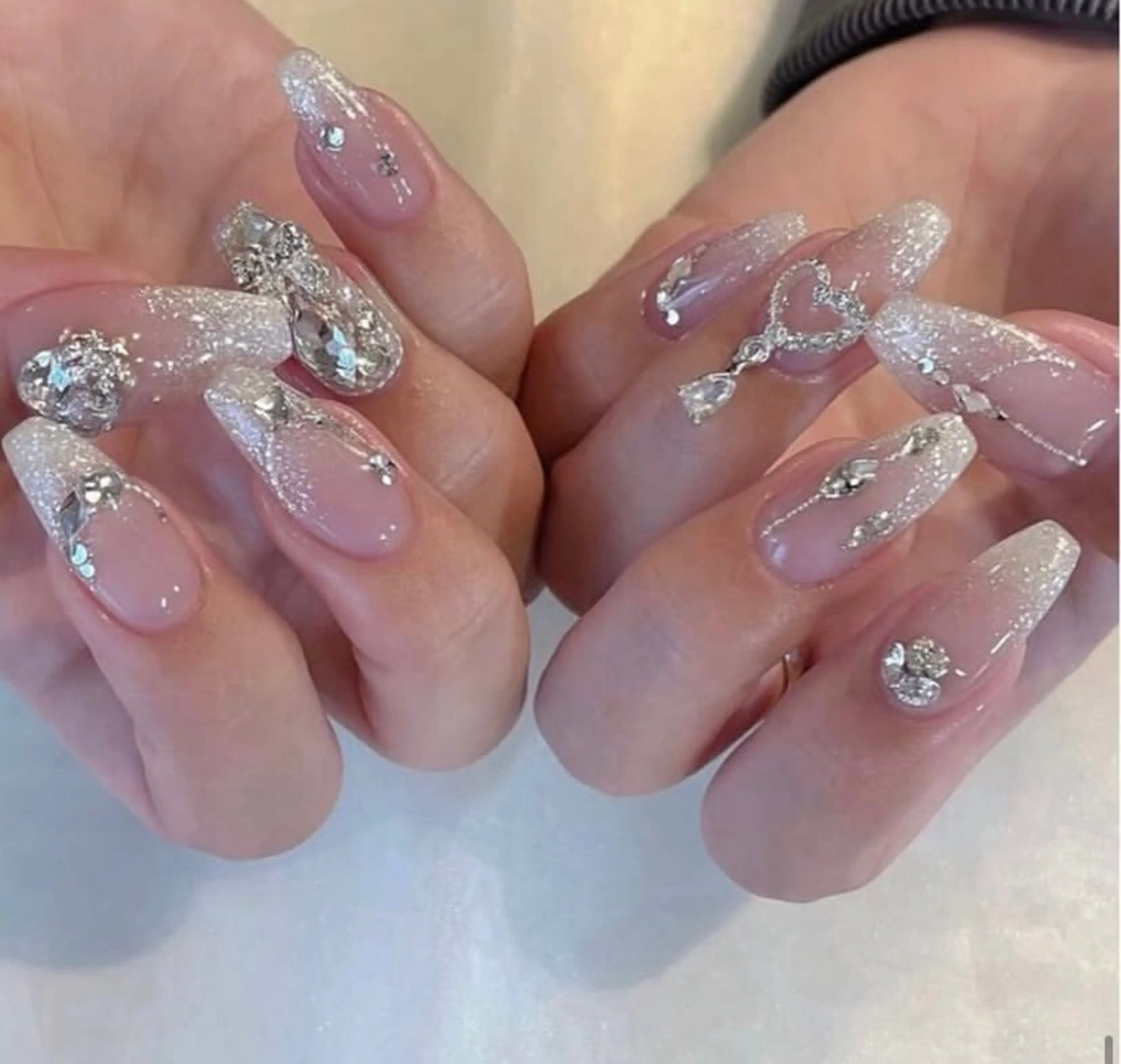 ネイル Hin Nailsのネイルデザイン