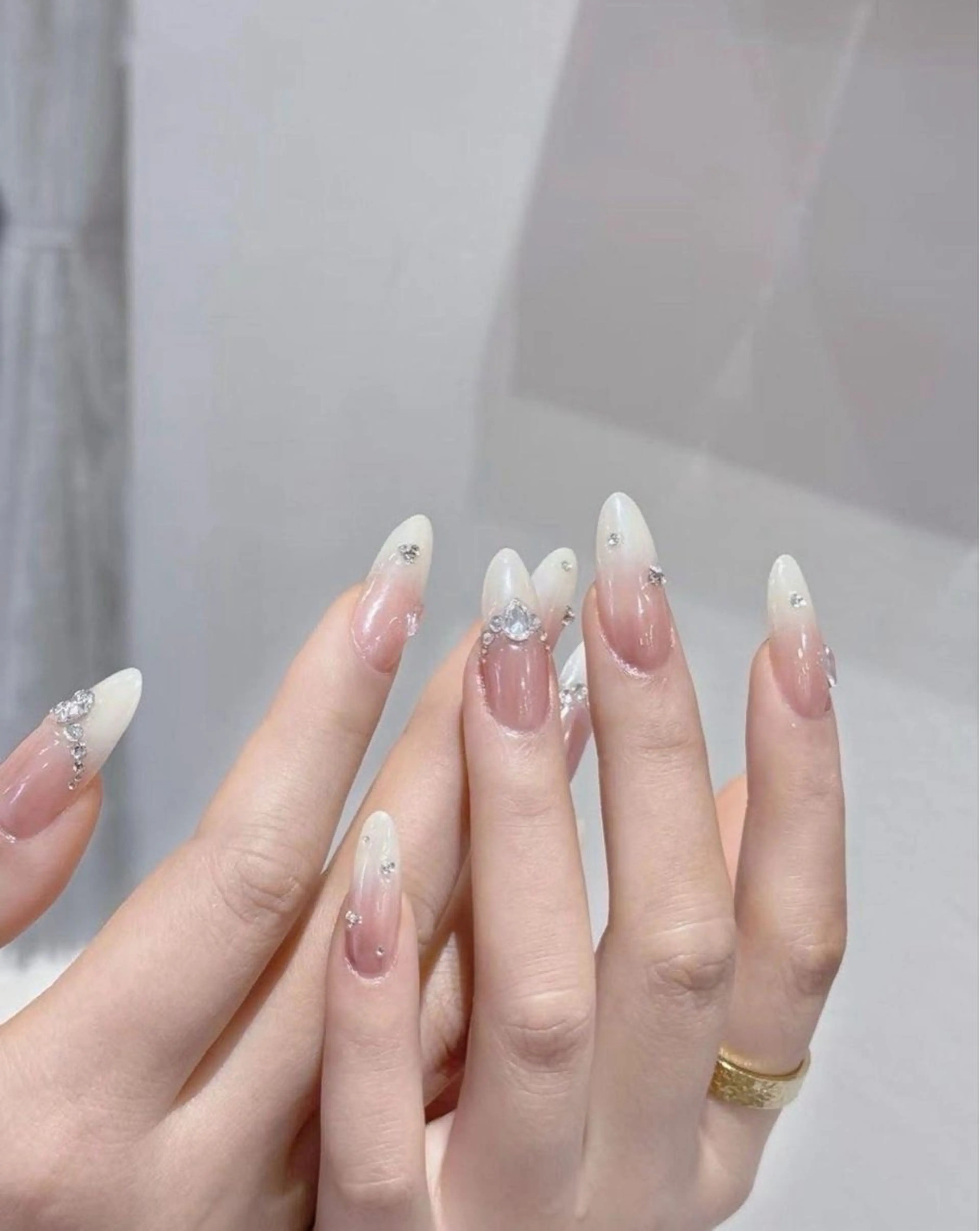 カラー グラデーションカラー ピンクカラー ハンドネイル AIN Nailのネイルデザイン