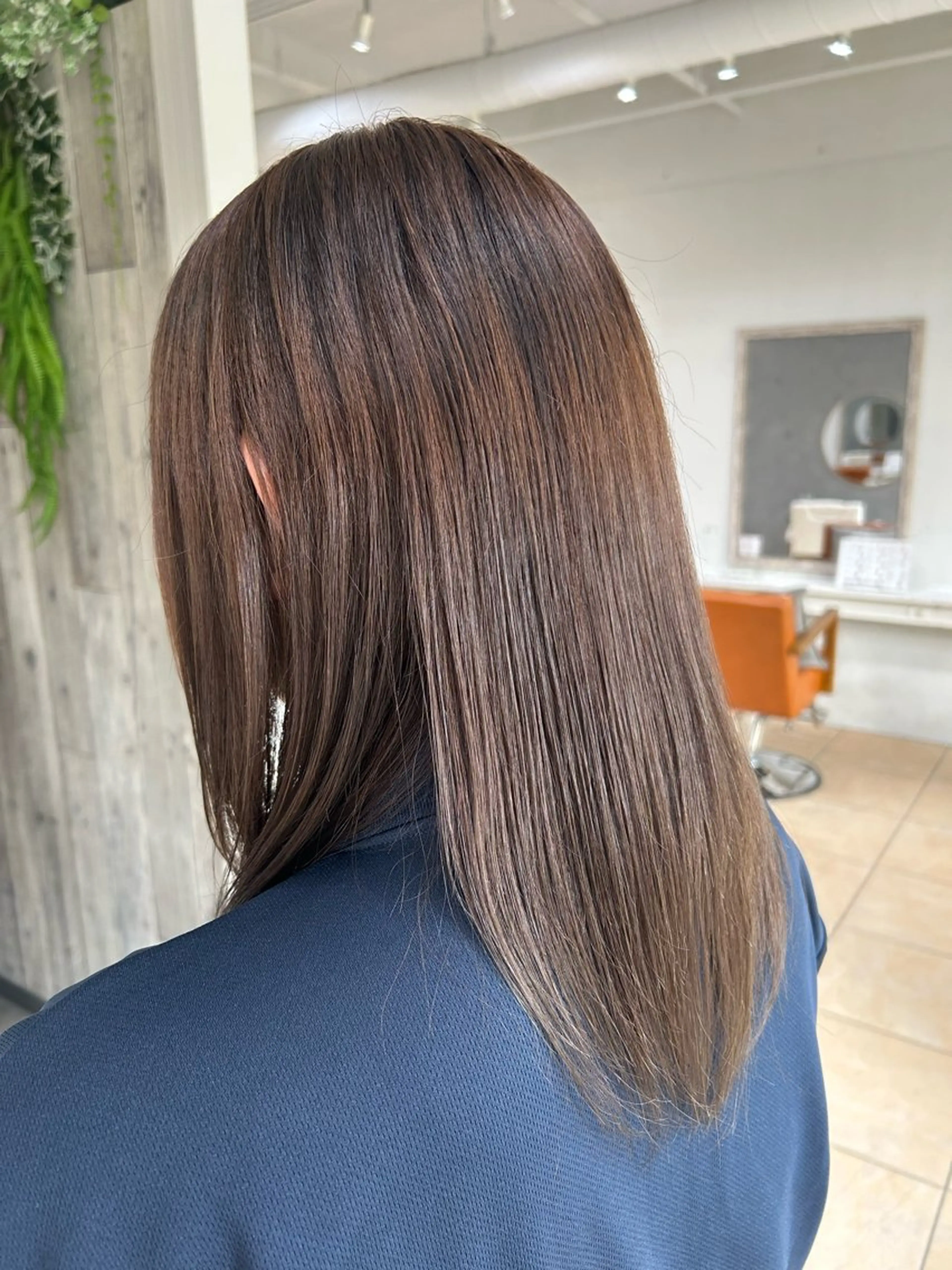 セミロング カラー 透明感カラー KA NAのヘアスタイル