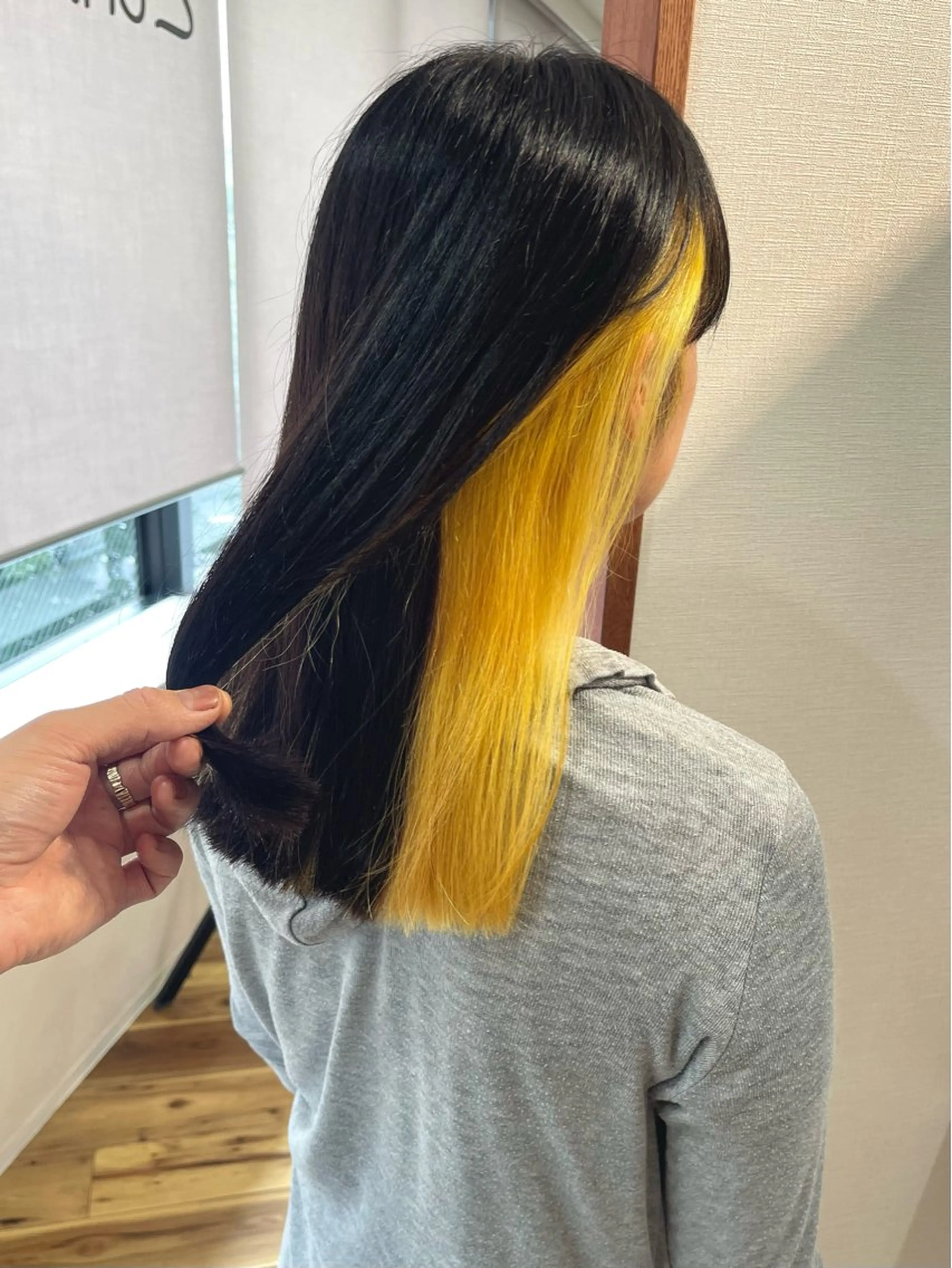 ロング カラー イエローカラー カット ヘアカラー トリートメント 田室 和幸のヘアスタイル