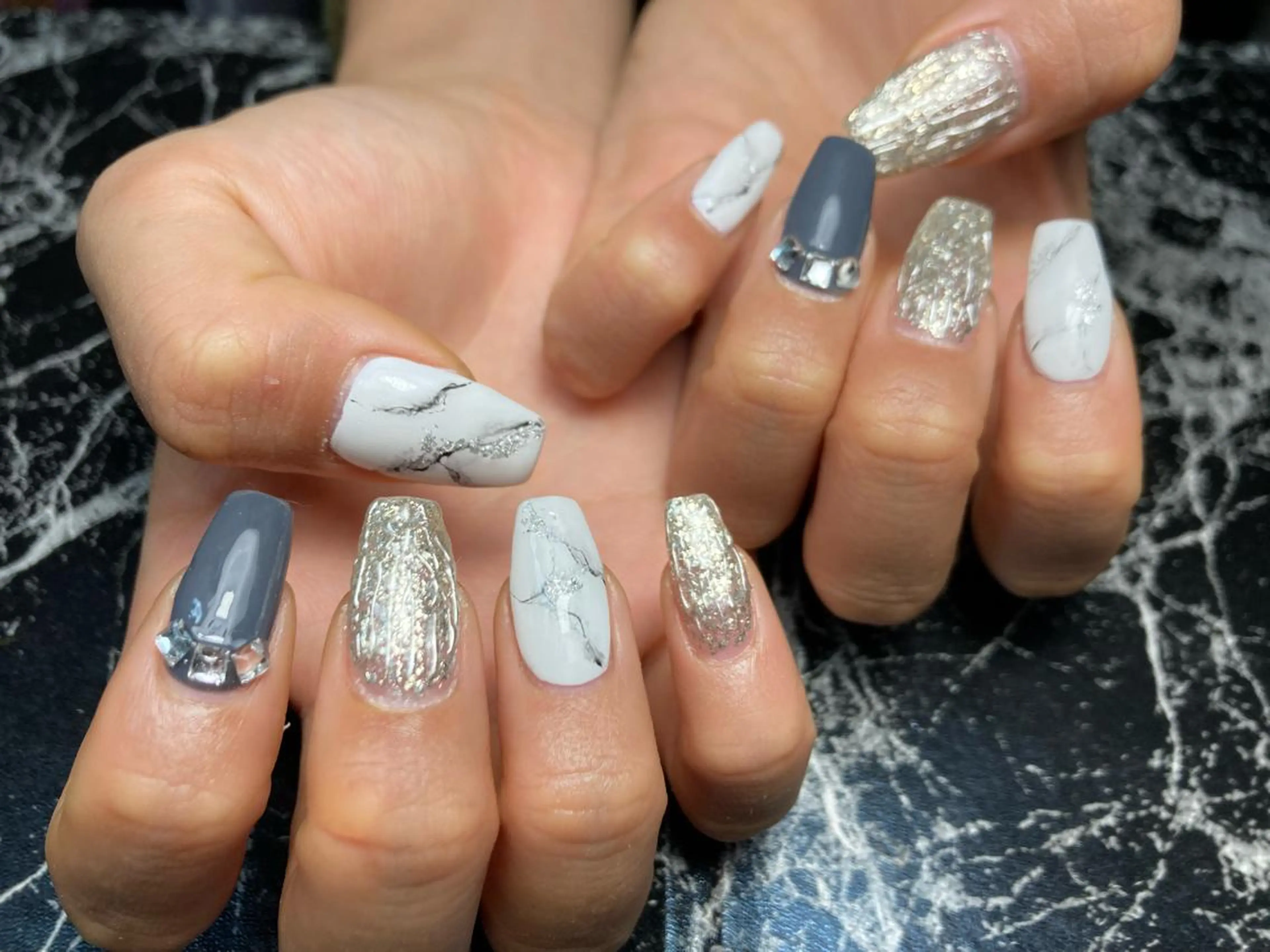 ミディアム ネイル ハンドネイル フットネイル ✴︎ Delightのネイルデザイン