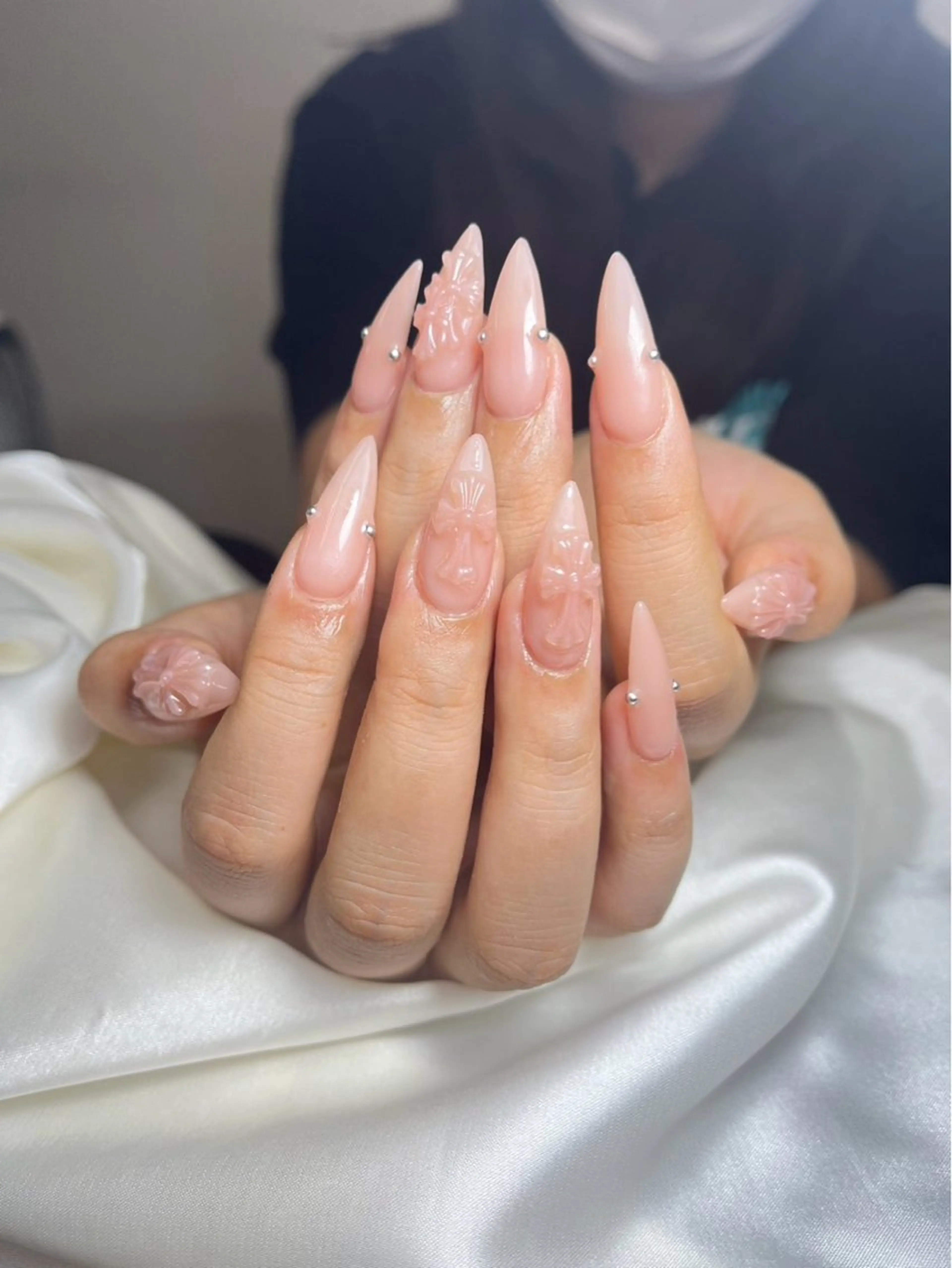 ネイル チークネイル 長さ出し フットネイル ジェルネイル 卒業式 𝓐𝓷𝓻𝓲 XiinhNailのネイルデザイン