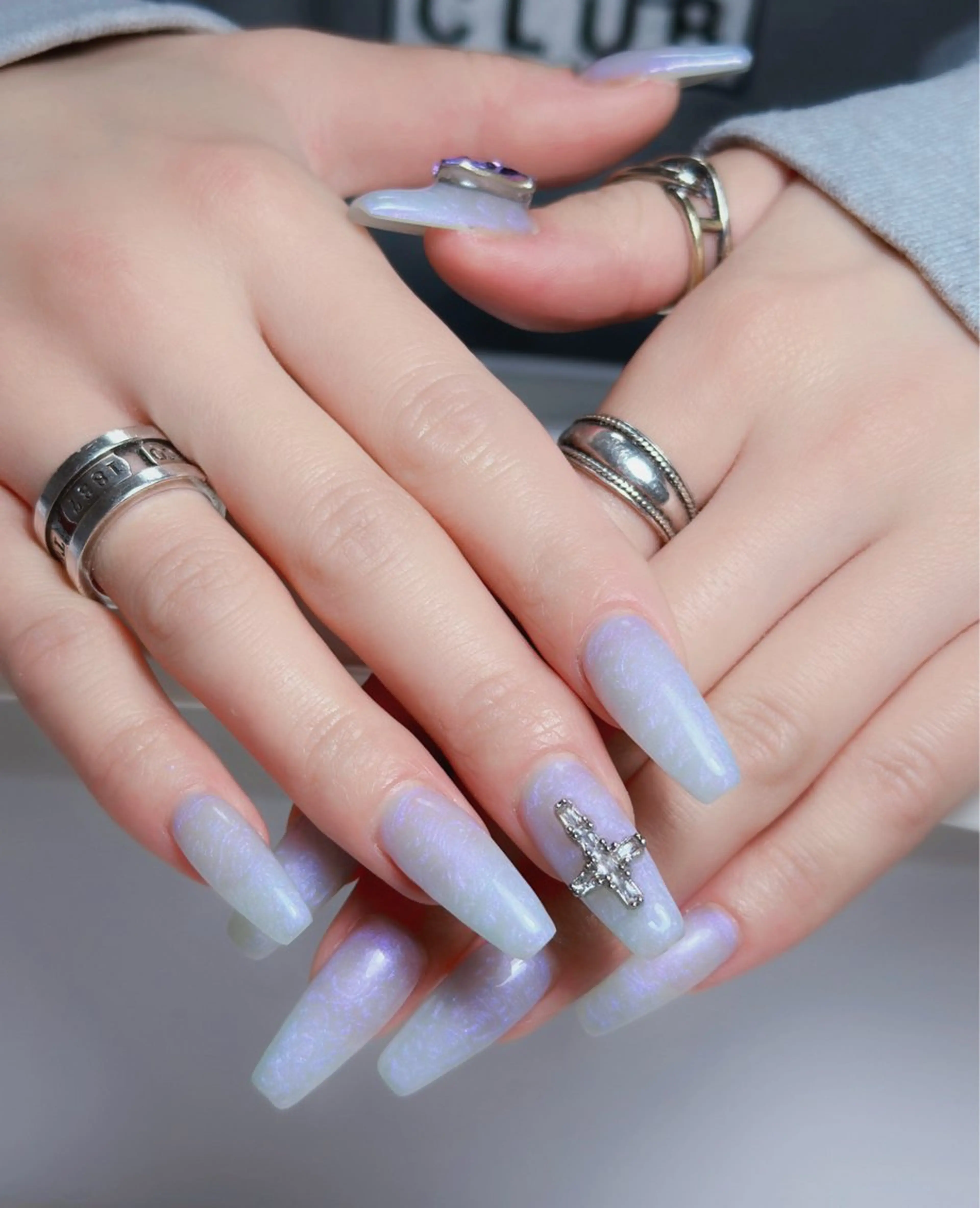 ネイル オーロラネイル 長さ出し フットネイル ラメ(グリッター) ラメグラデーション ハンドネイル 👍thumbs up nail👍のネイルデザイン