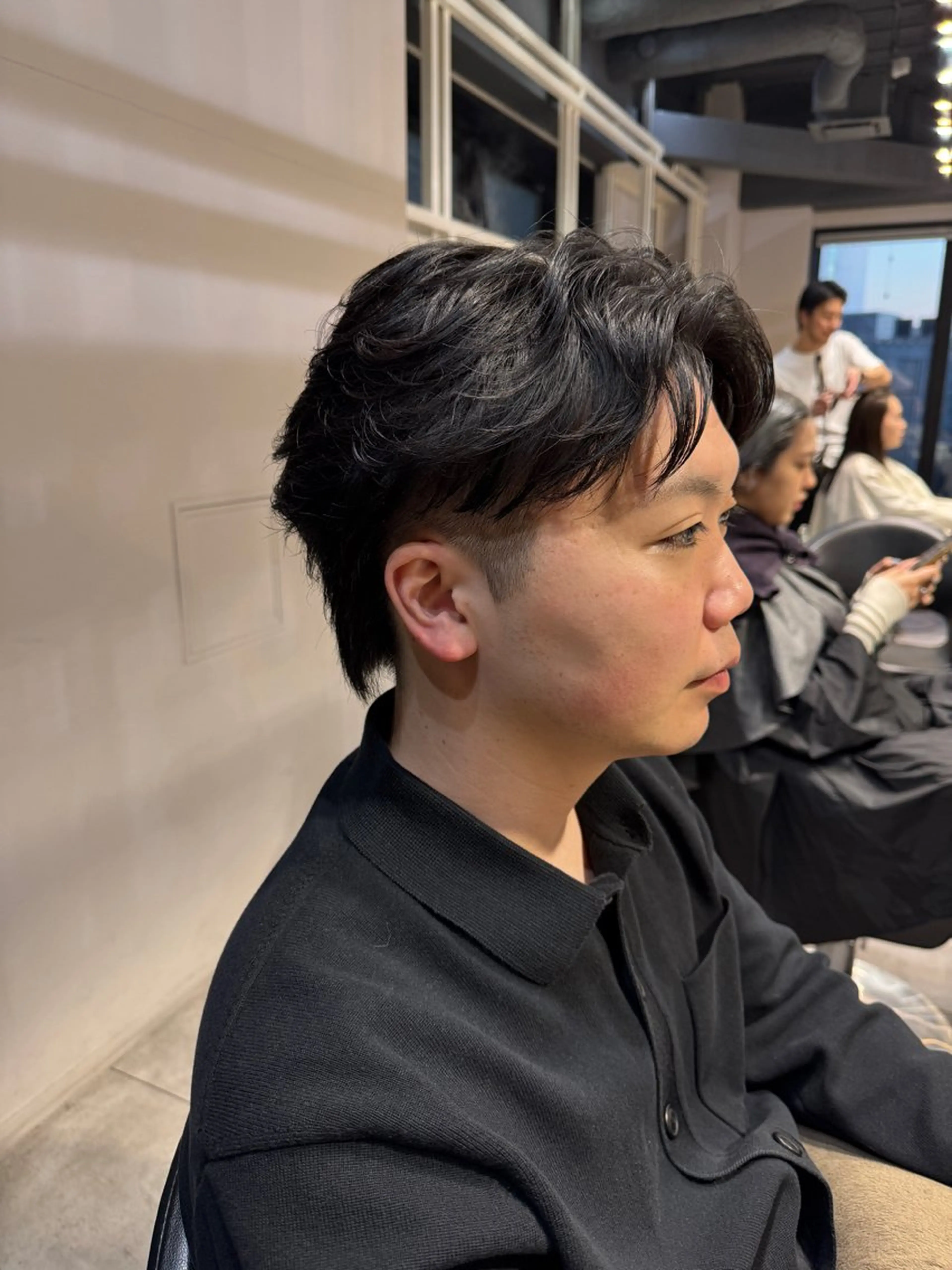 ミディアム パーマ メンズ センターパート メンズウルフカット ウルフカット カット パーマ トリートメント 似合う髪型が 分からない方へのヘアスタイル