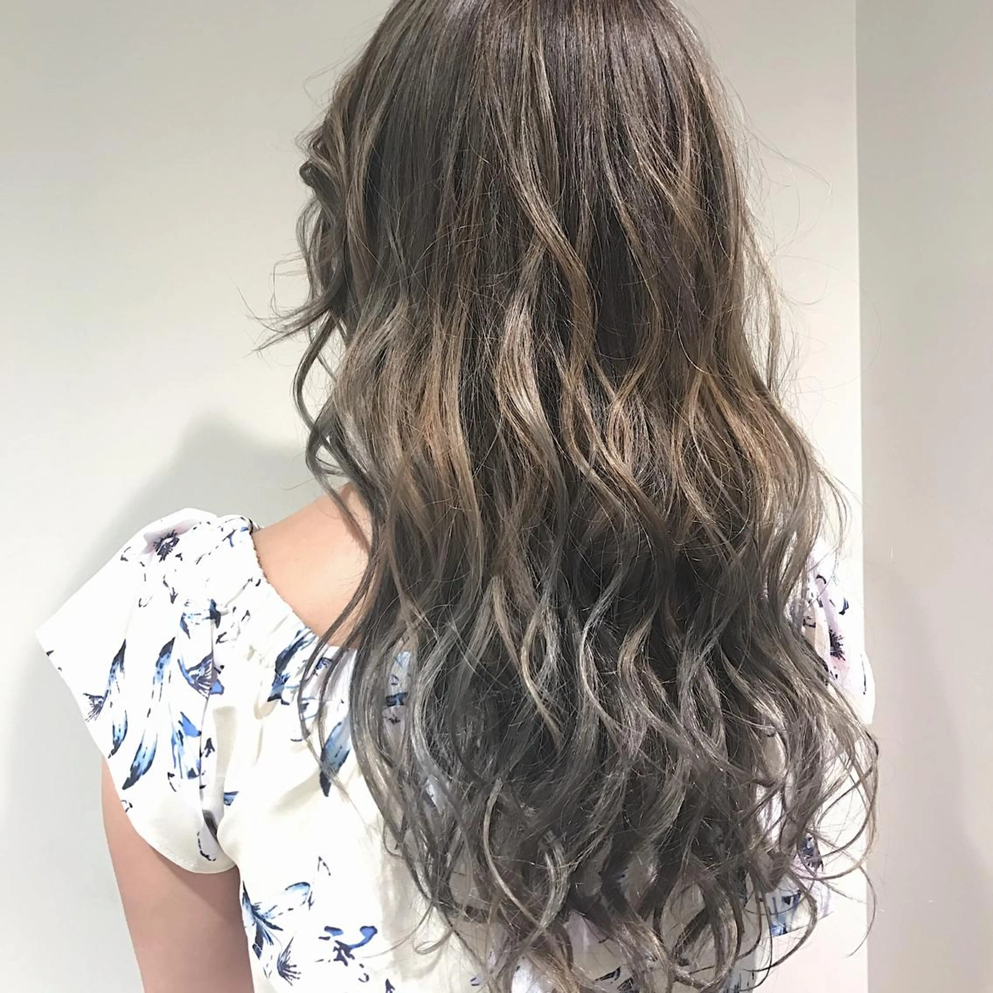 ロング カラー ヘアアレンジ Zina渋谷エリア マネージャShionのヘアスタイル