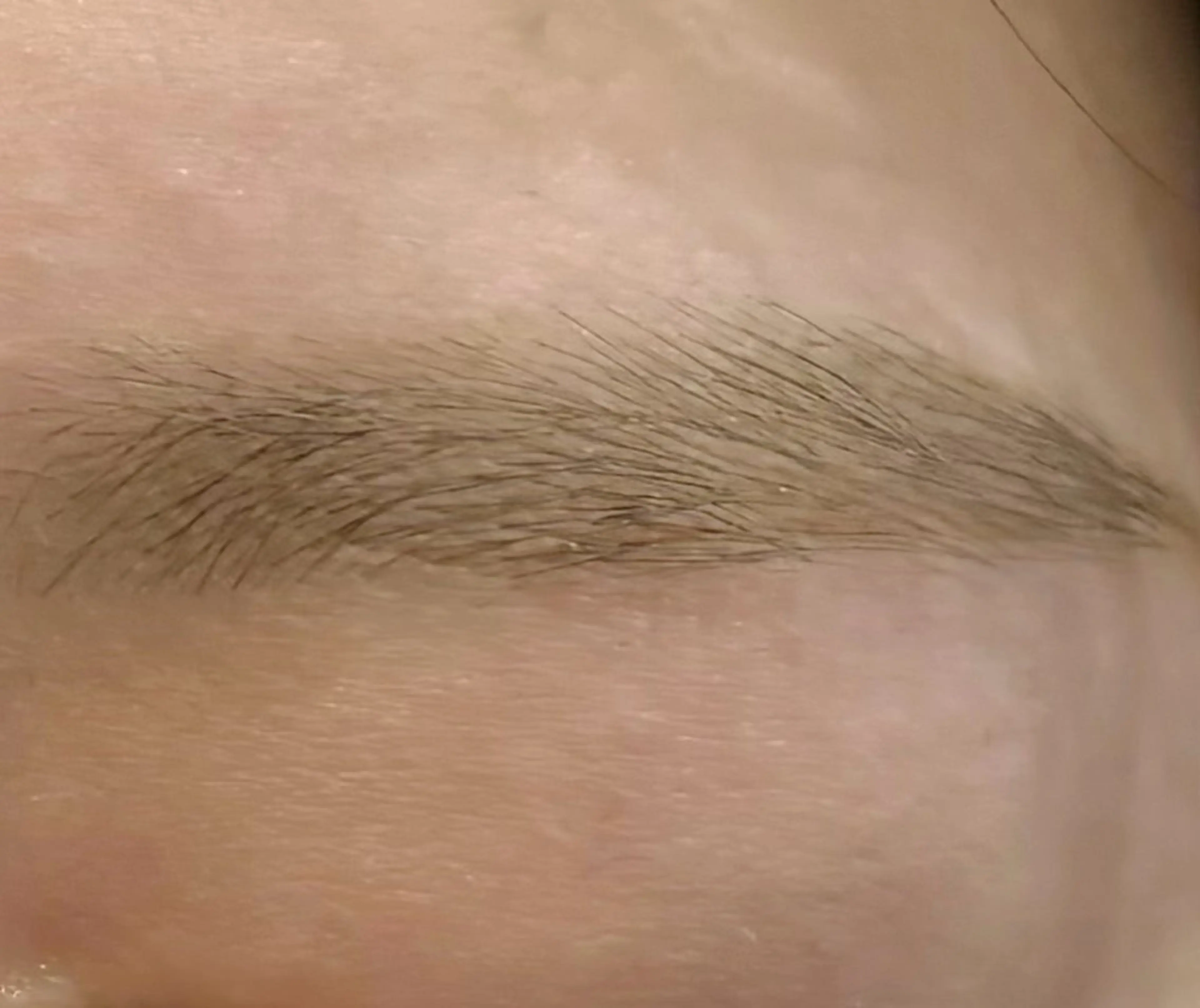 アイブロウ 眉毛ワックス脱毛 山本 奈津美のマツエク・マツパデザイン