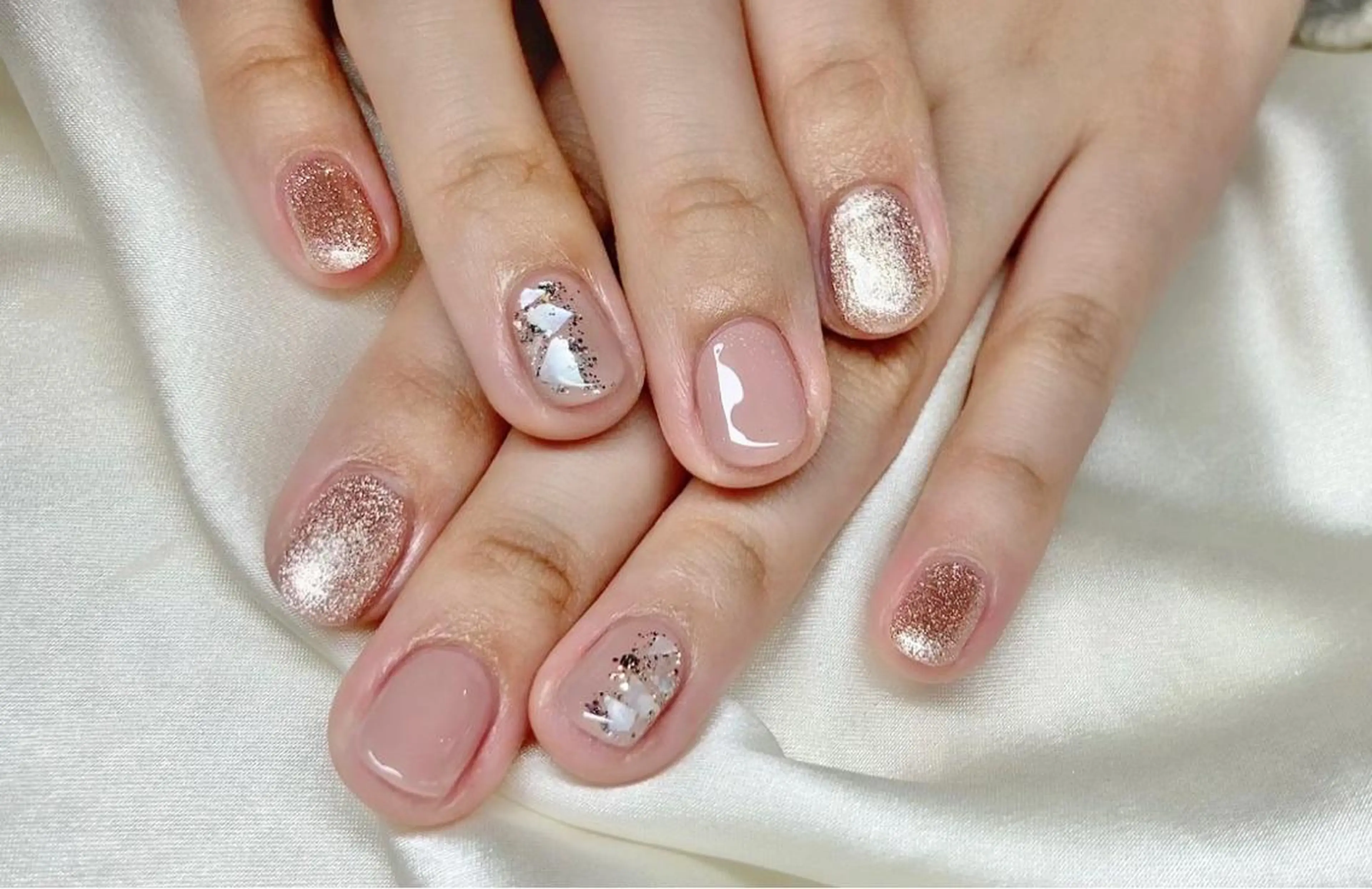 ネイル マツエク・マツパ アイブロウ 眉カラー 成人式 韓国風マツエク パリジェンヌラッシュリフト まつげパーマ ハンドネイル Nail&eye Belire 新宿のネイルデザイン