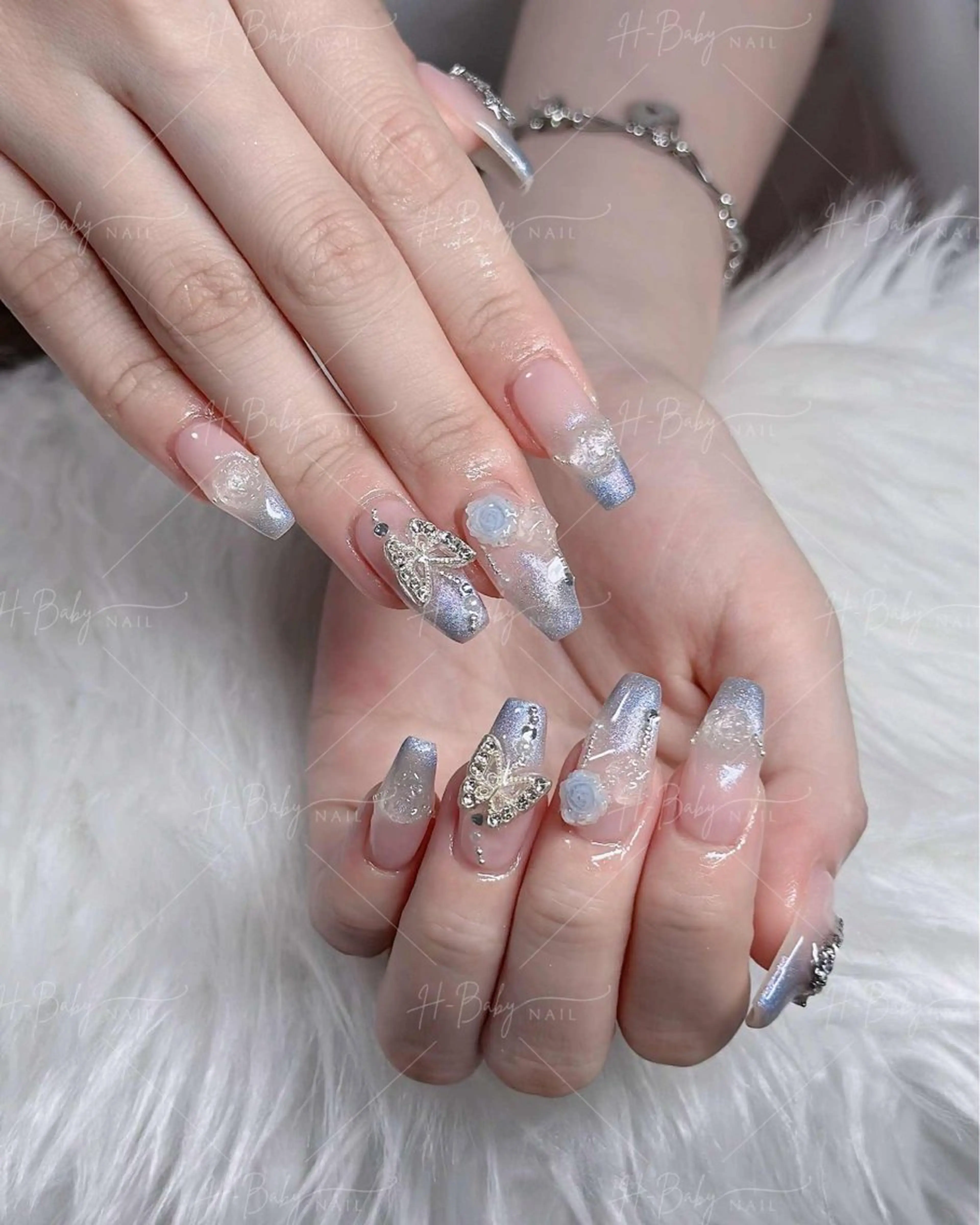 ネイル オーロラネイル フレンチネイル ジェルネイル ハロウィン キラキラネイル H.baby Nail Salonのネイルデザイン