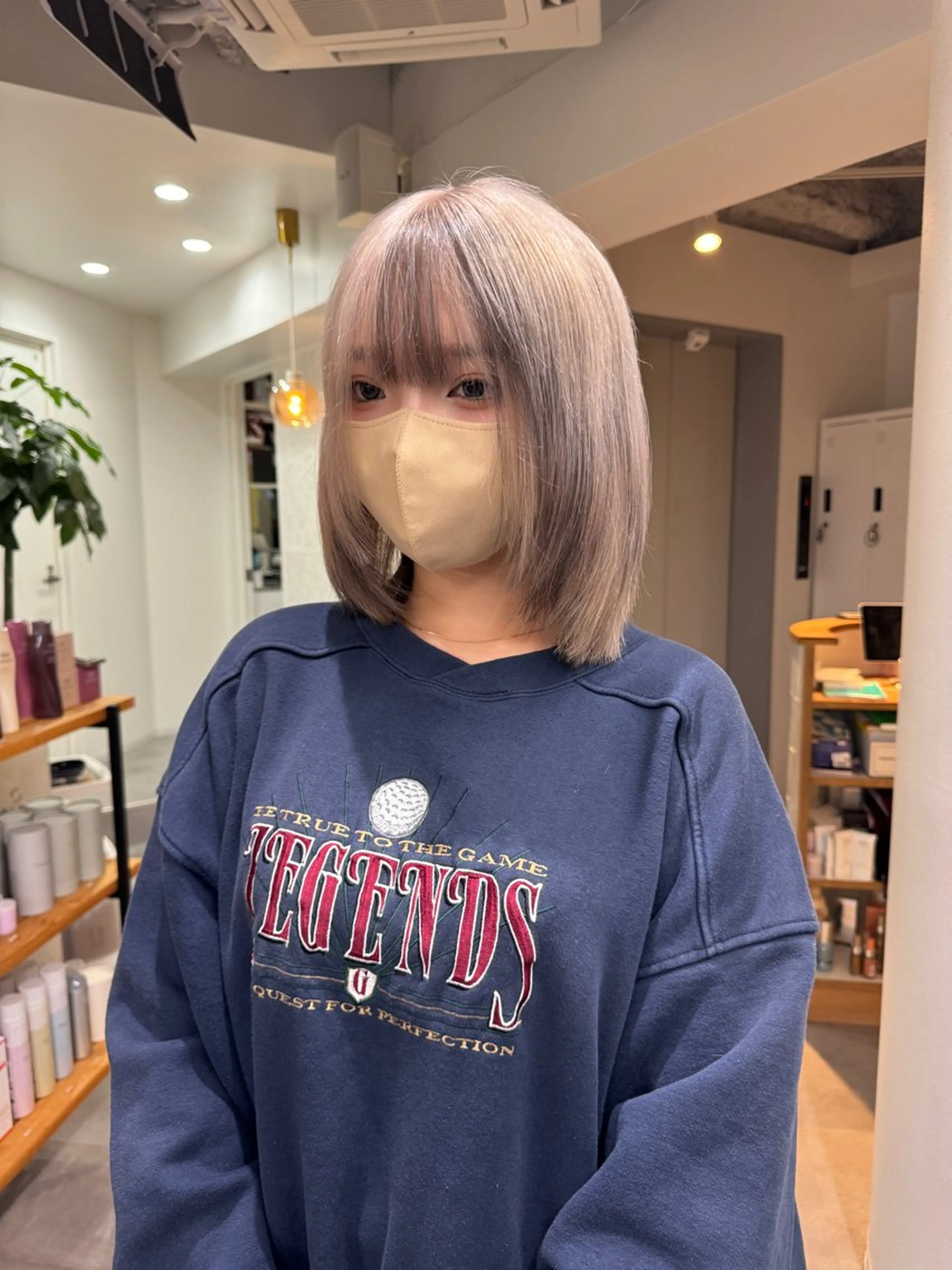 ミディアム カラー 切りっぱなしボブ レイヤー/縮毛矯正のヘアスタイル