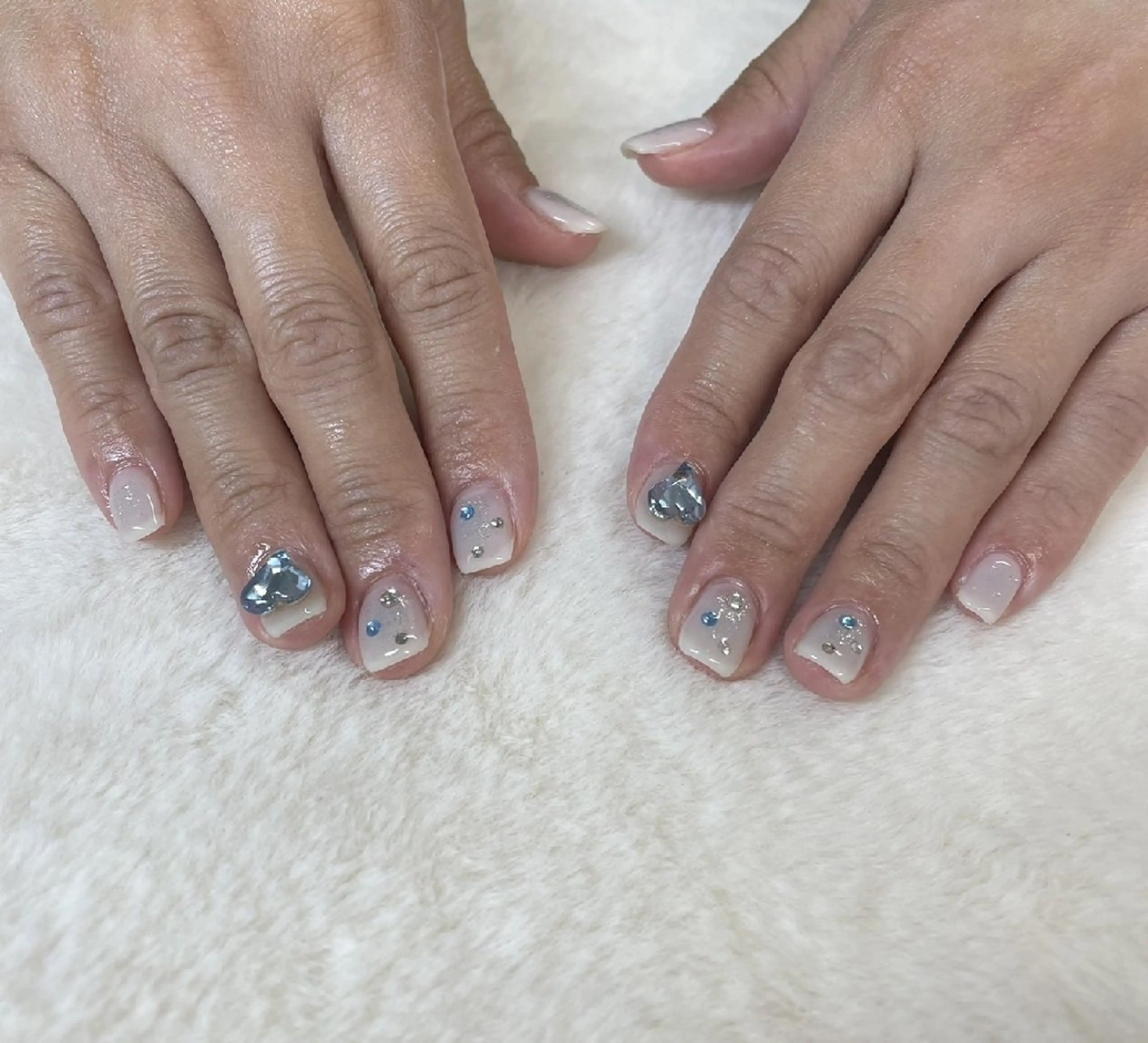 ネイル チークネイル 水色 ワンホンネイル ハンドネイル ハンドケア 心斎橋Salon Epokkuのネイルデザイン