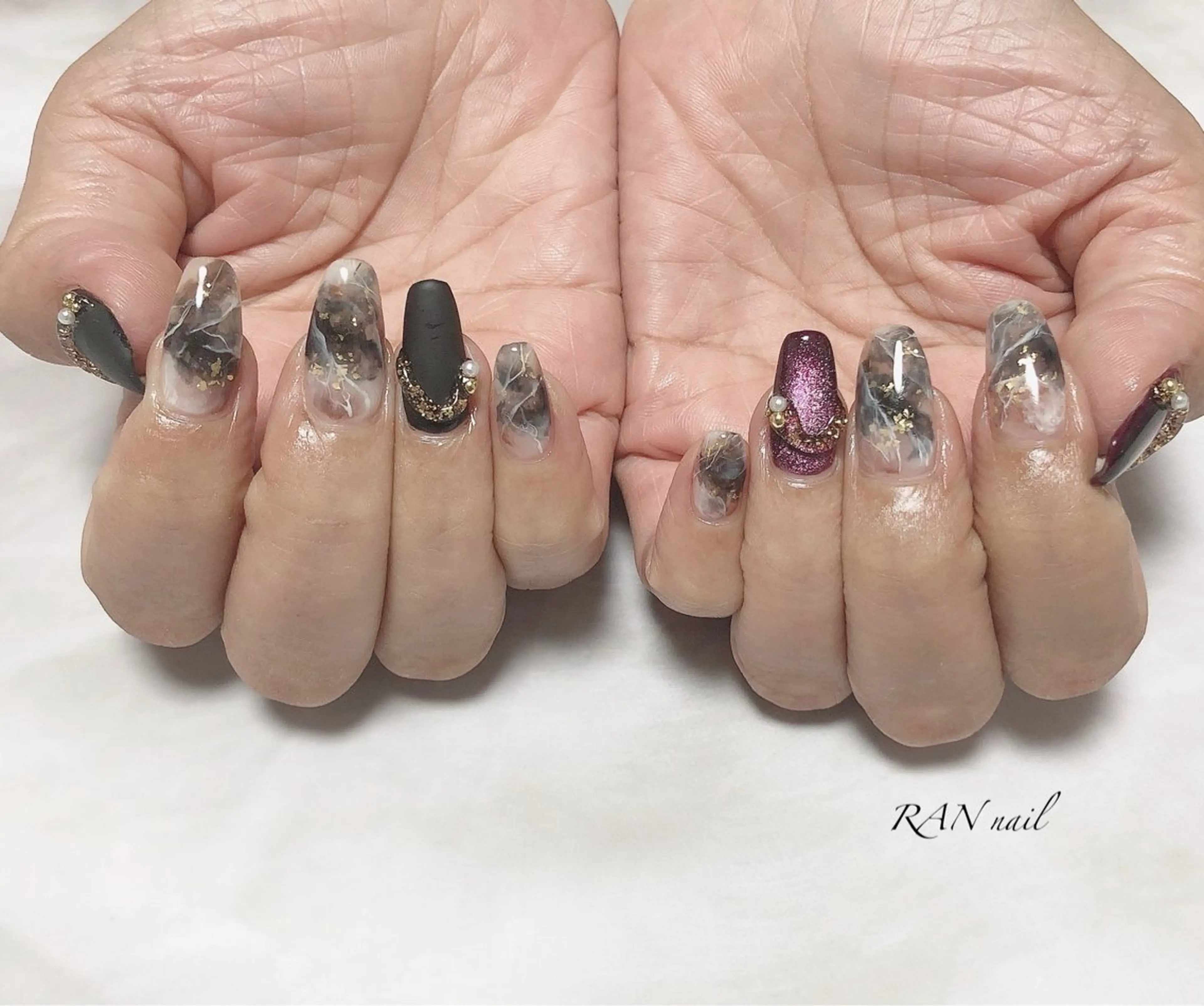 ネイル キラキラネイル マグネットネイル マットネイル ニュアンスネイル パープル ハンドネイル フットネイル RAN nailのネイルデザイン