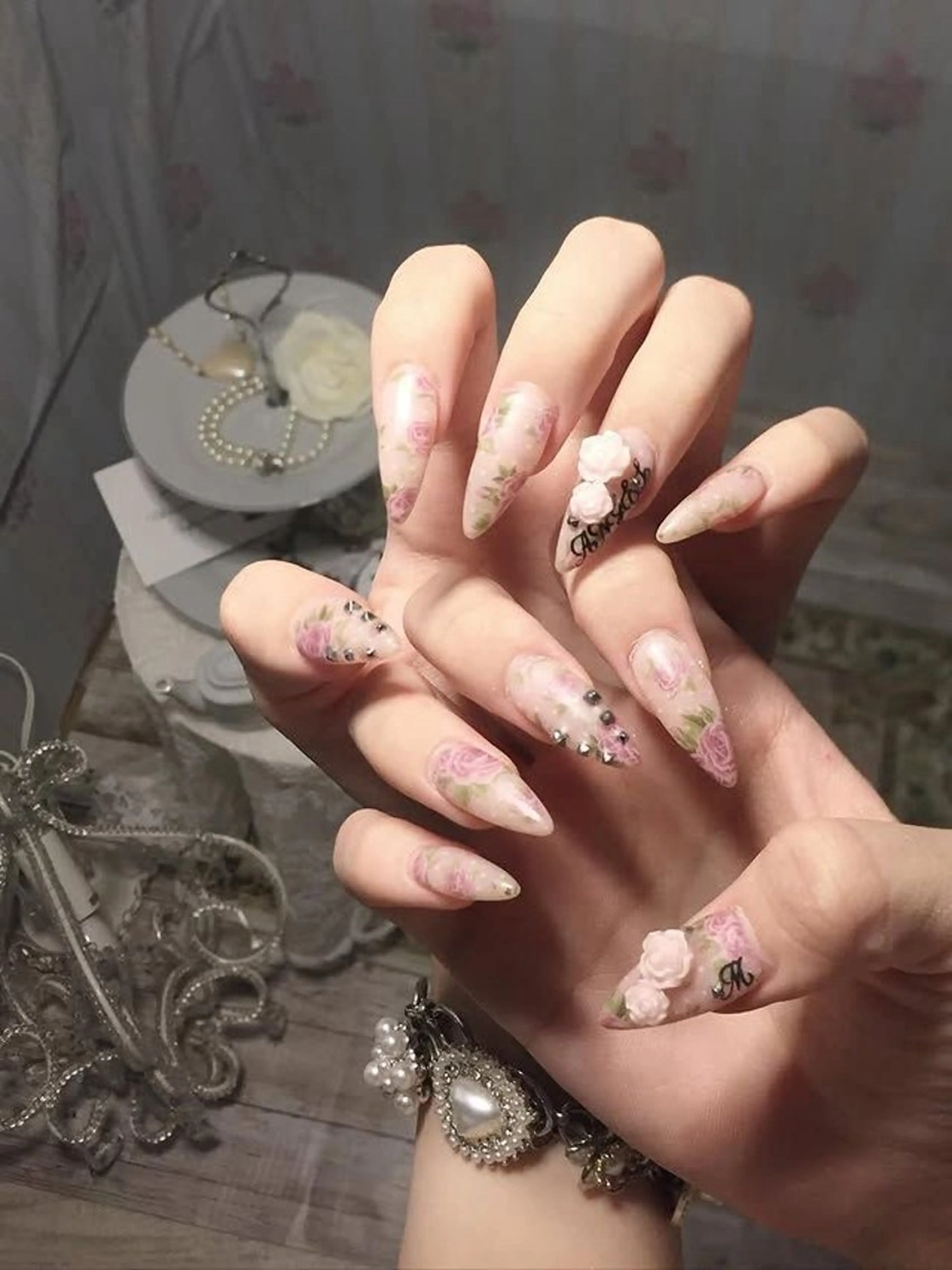 ネイル フレンチネイル ジェルネイル マグネットネイル 持ち込み ニュアンスネイル ハンドネイル Ribbonnail salonのネイルデザイン