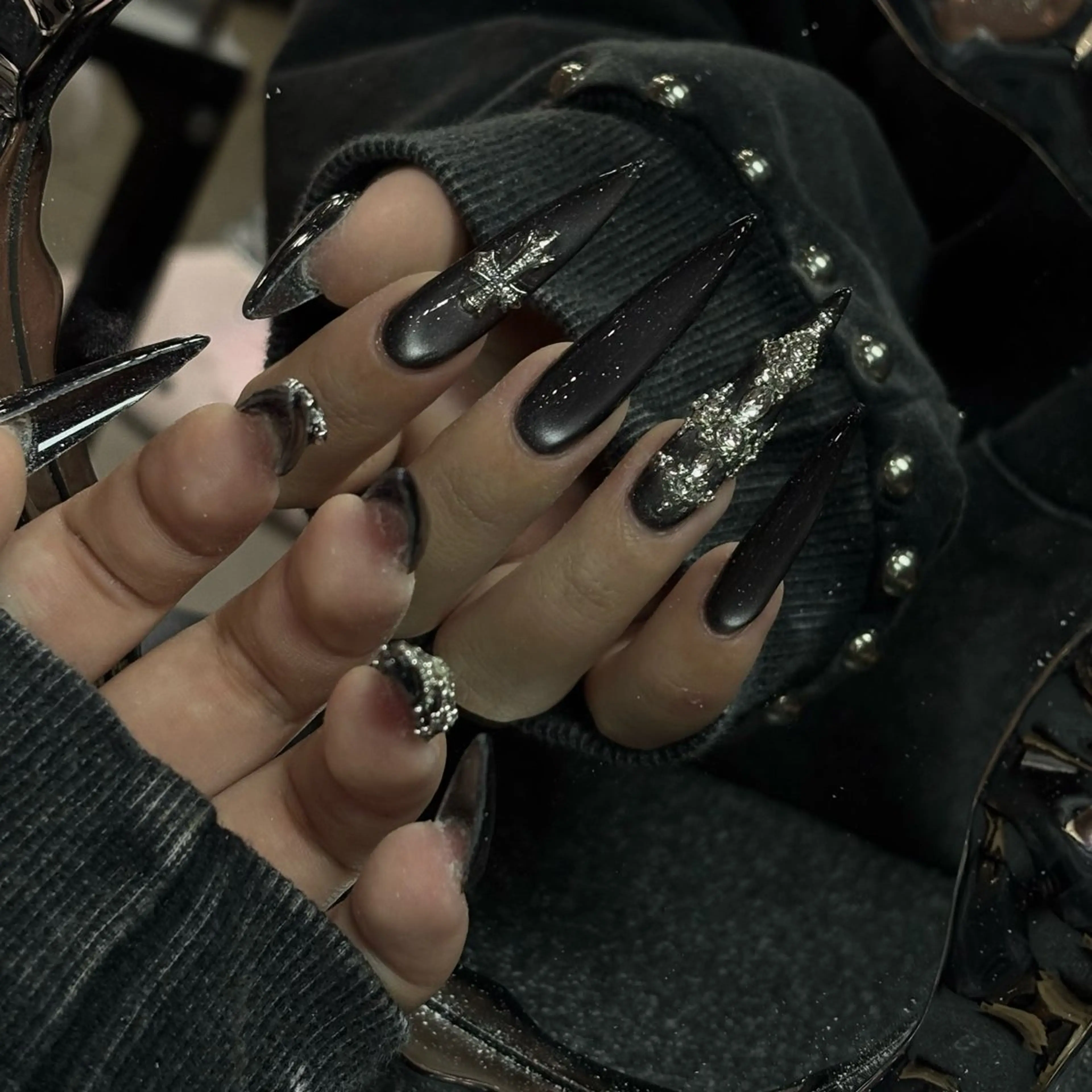 ネイル アートネイル ストーンネイル ハンドネイル Dark Honey nozomiのネイルデザイン