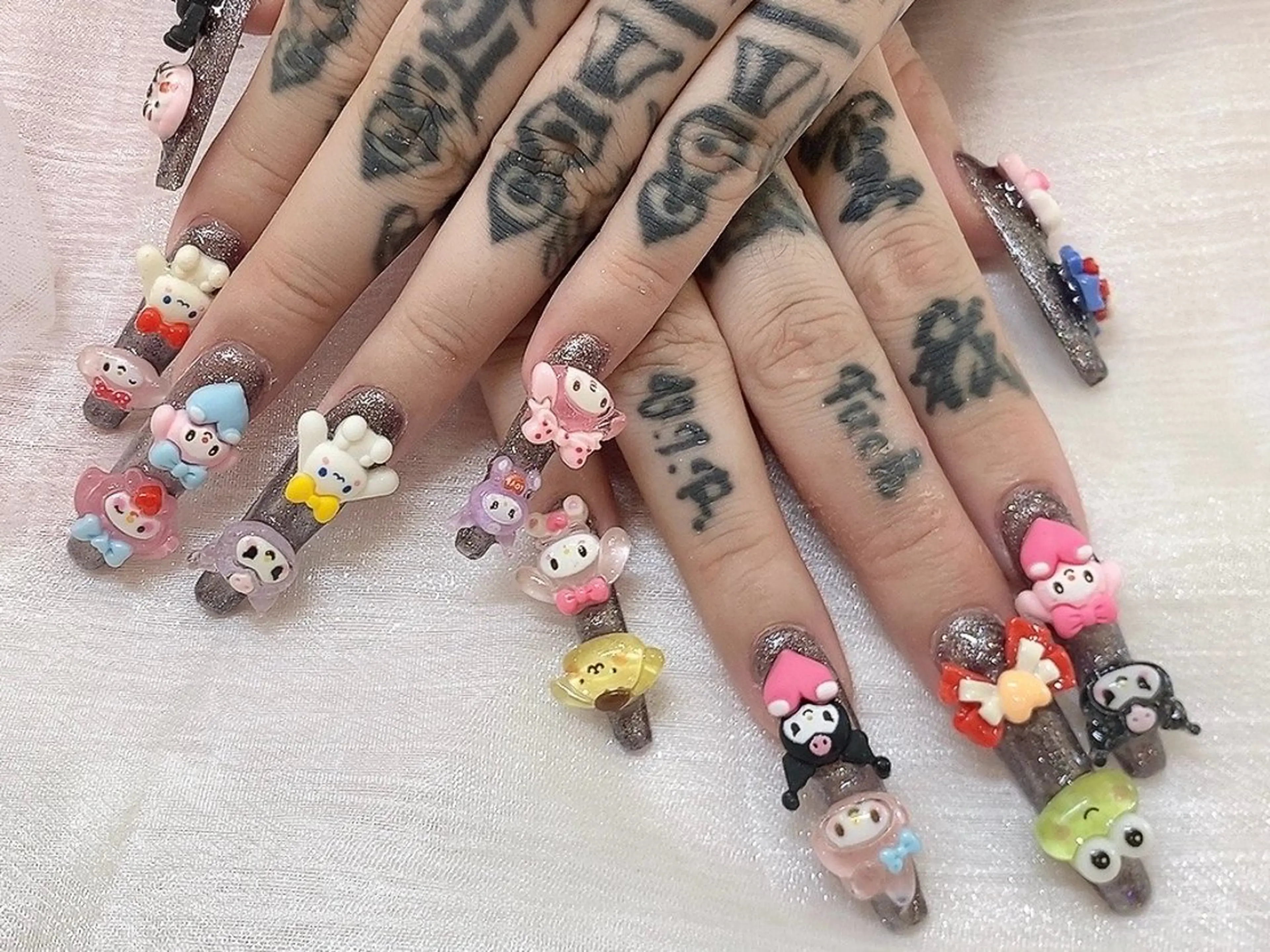 ネイル LEDアイラッシュ ∩_∩アオイのマツエク・マツパデザイン