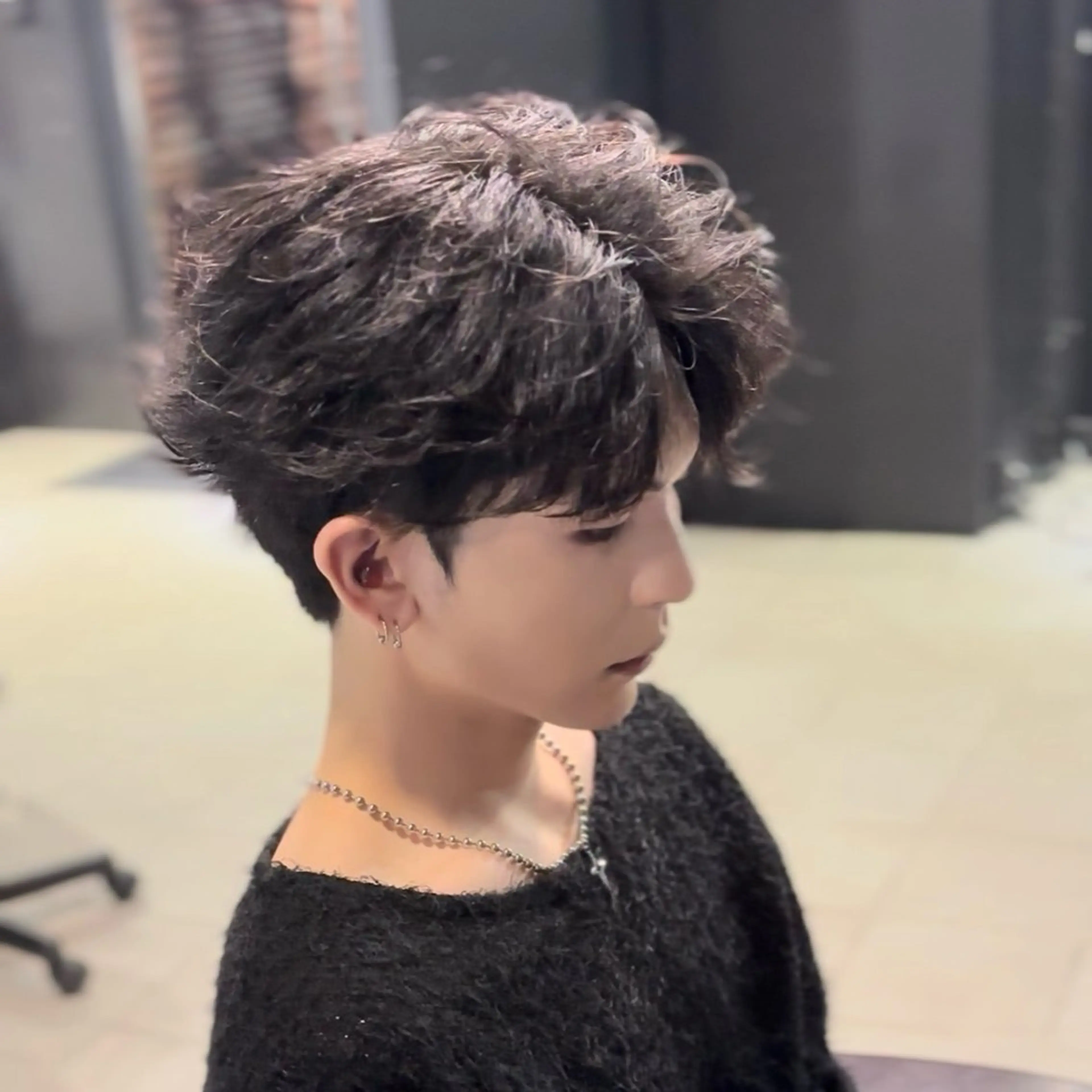 ミディアム パーマ ミディアムパーマ ツイストスパイラルパーマ ニュアンスパーマ スパイラルパーマ ツイストパーマ カット パーマ センターパート支持率 No.1【心斎橋】のヘアスタイル