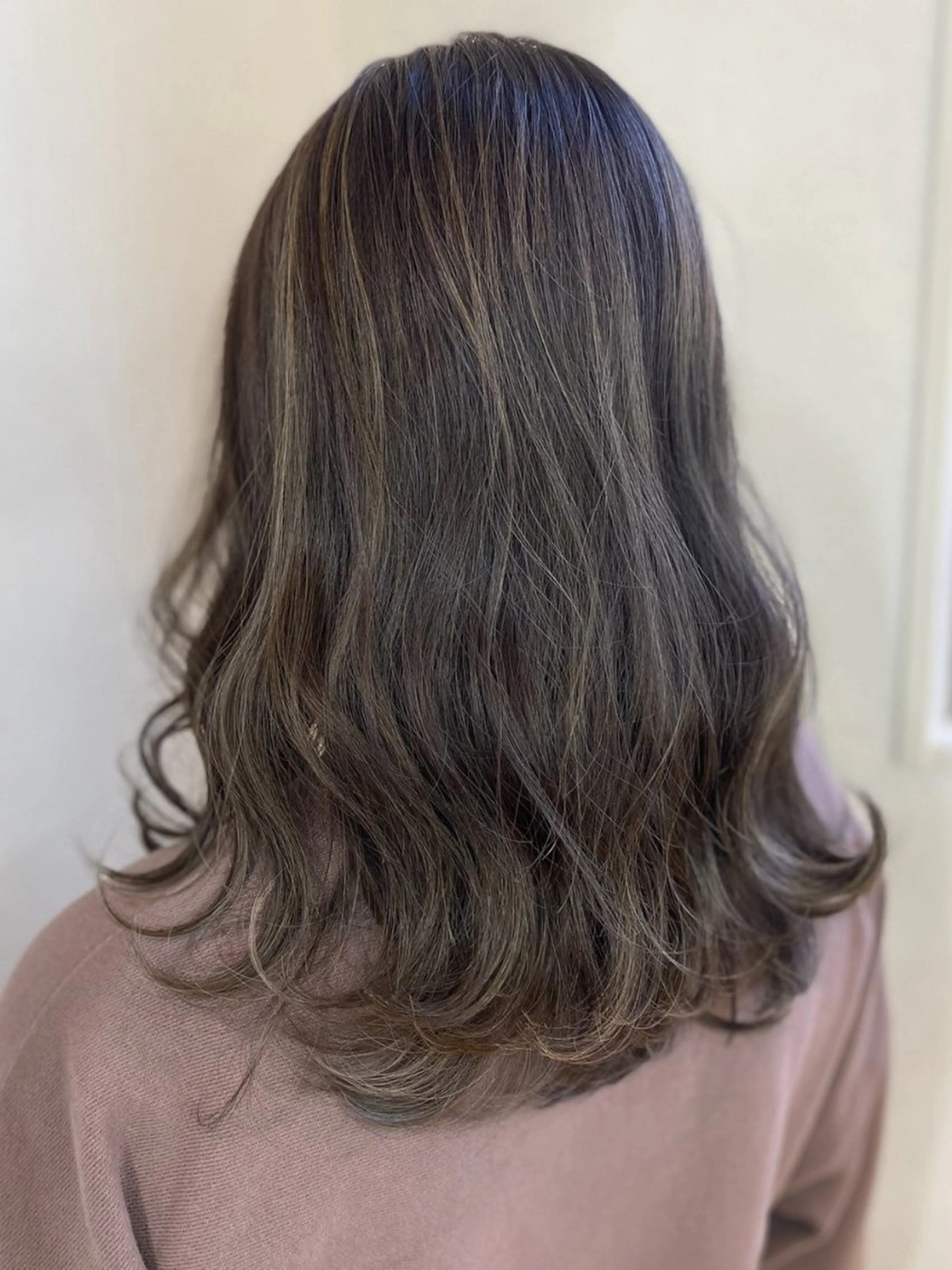 セミロング ハイライト AOAQUA Carrefourのヘアスタイル