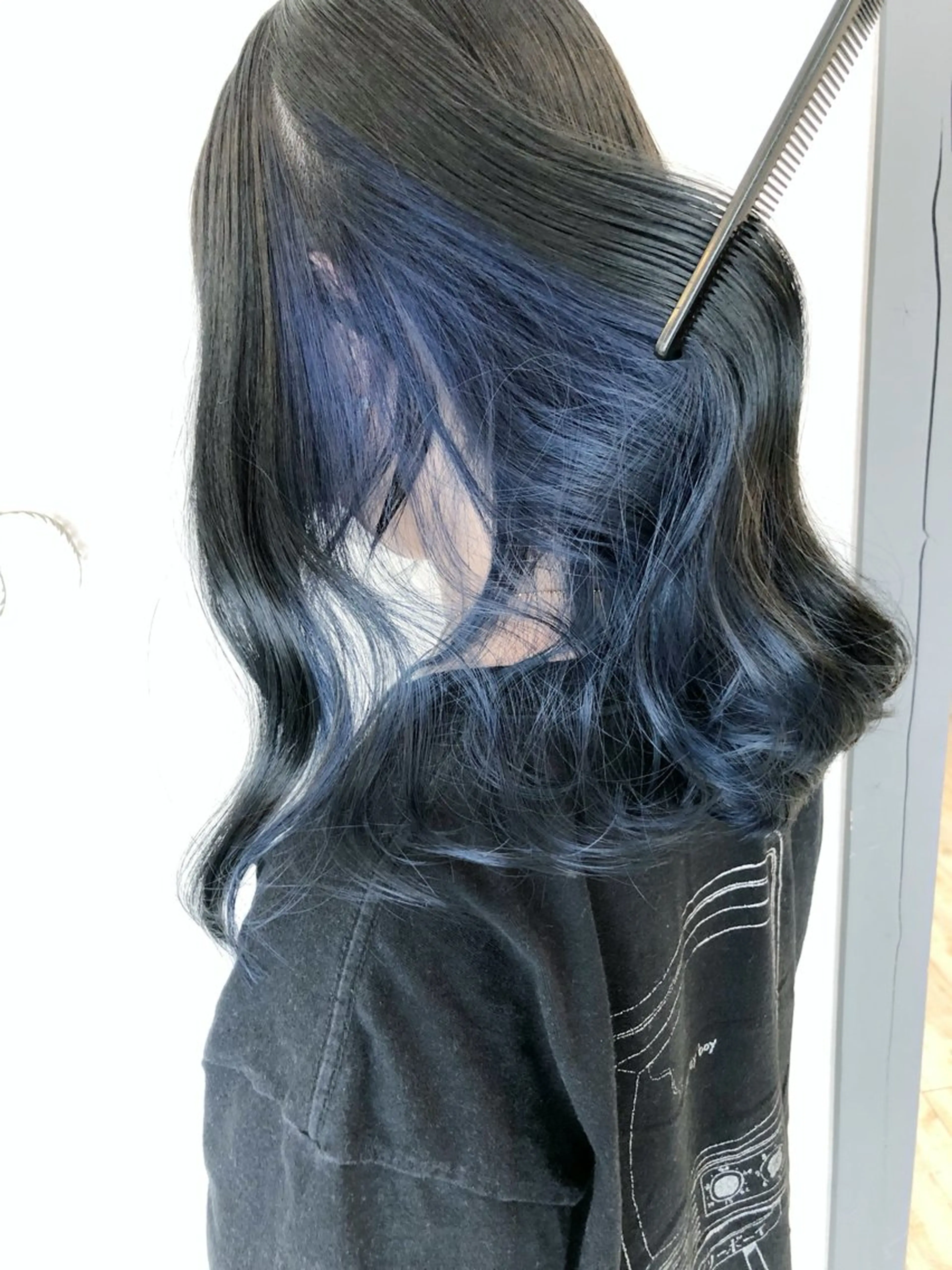 ロング カラー ベージュカラー ブリーチ ブルーカラー ケアブリーチ ダブルカラー レイヤーブリーチ特化 ホワイト専門/岸のヘアスタイル