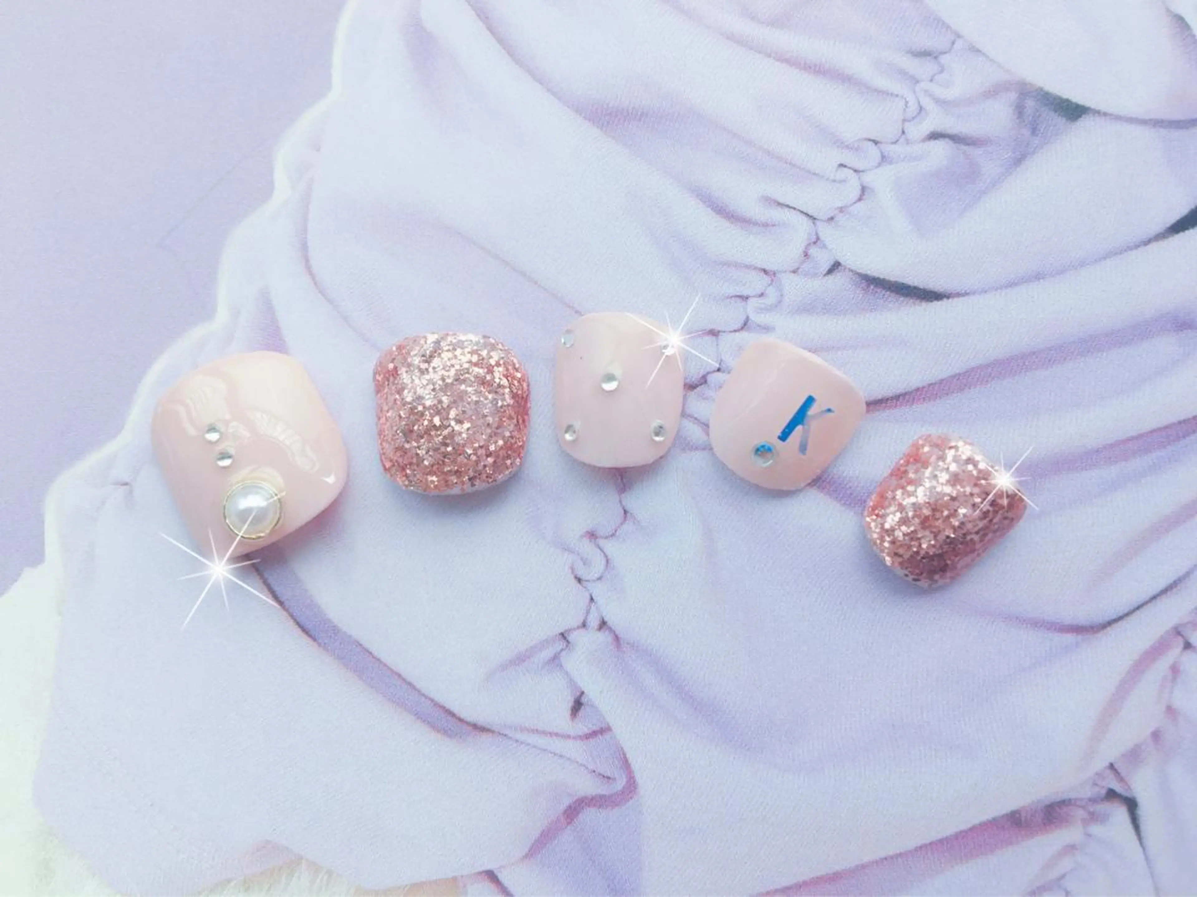 ネイル フットネイル ジェルネイル キラキラネイル ラメ(グリッター) オフィスネイル ネイルサロン Jewels Mのネイルデザイン