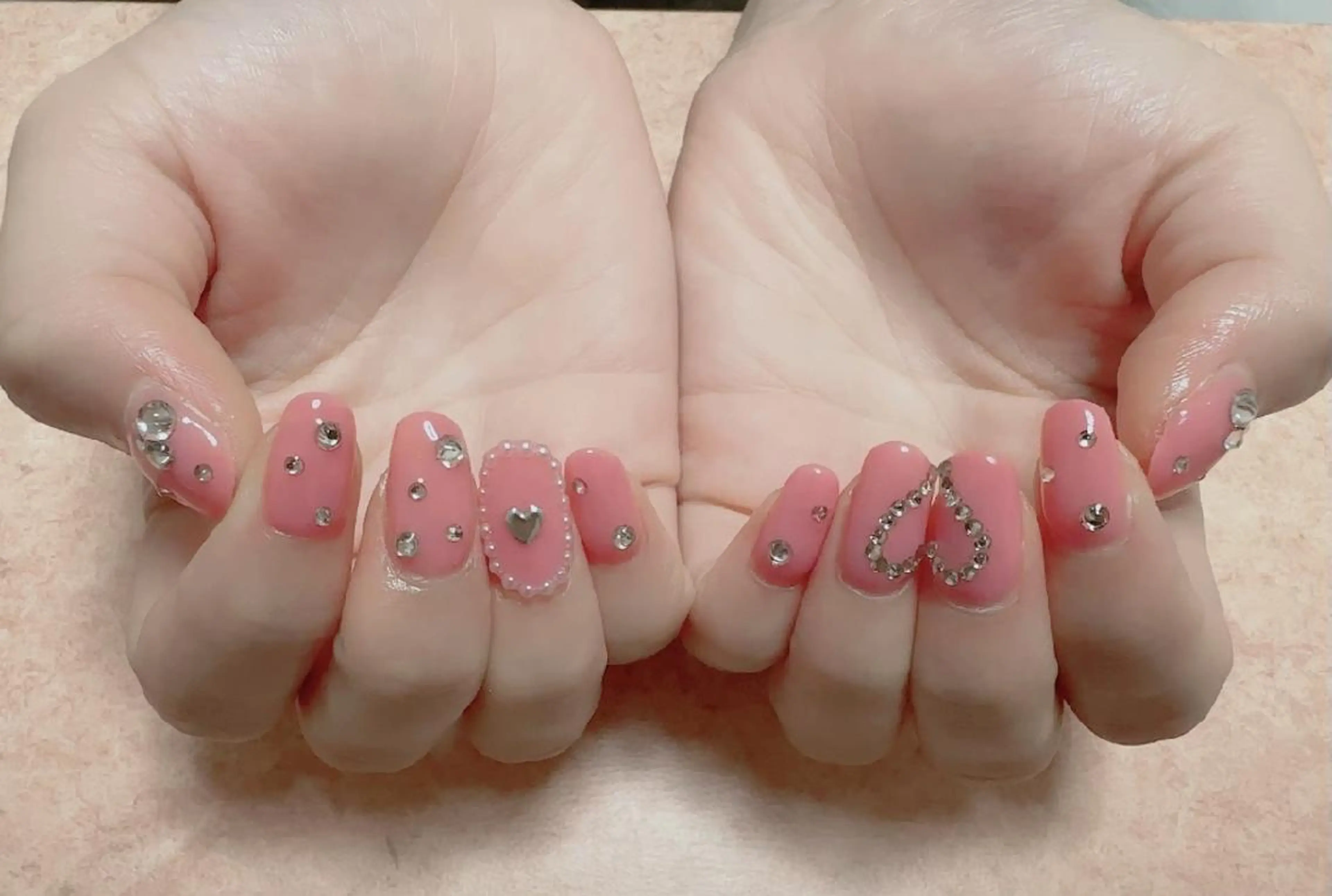 ネイル ワンカラーネイル ストーンネイル BLANC （ブラン）のネイルデザイン