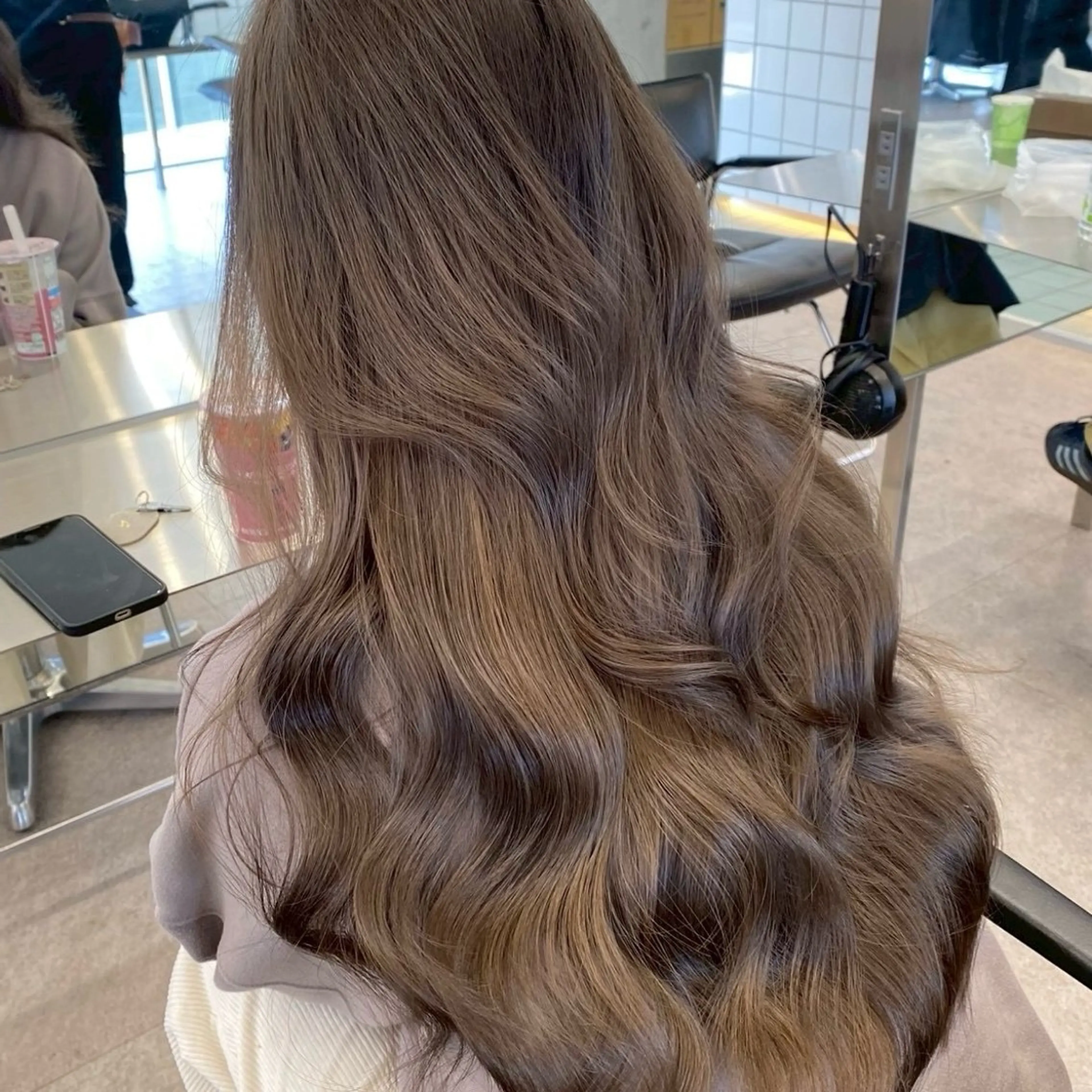 ロング カラー ブリーチ 透明感カラー ミルクティーベージュ 🩰🤎miharuのヘアスタイル