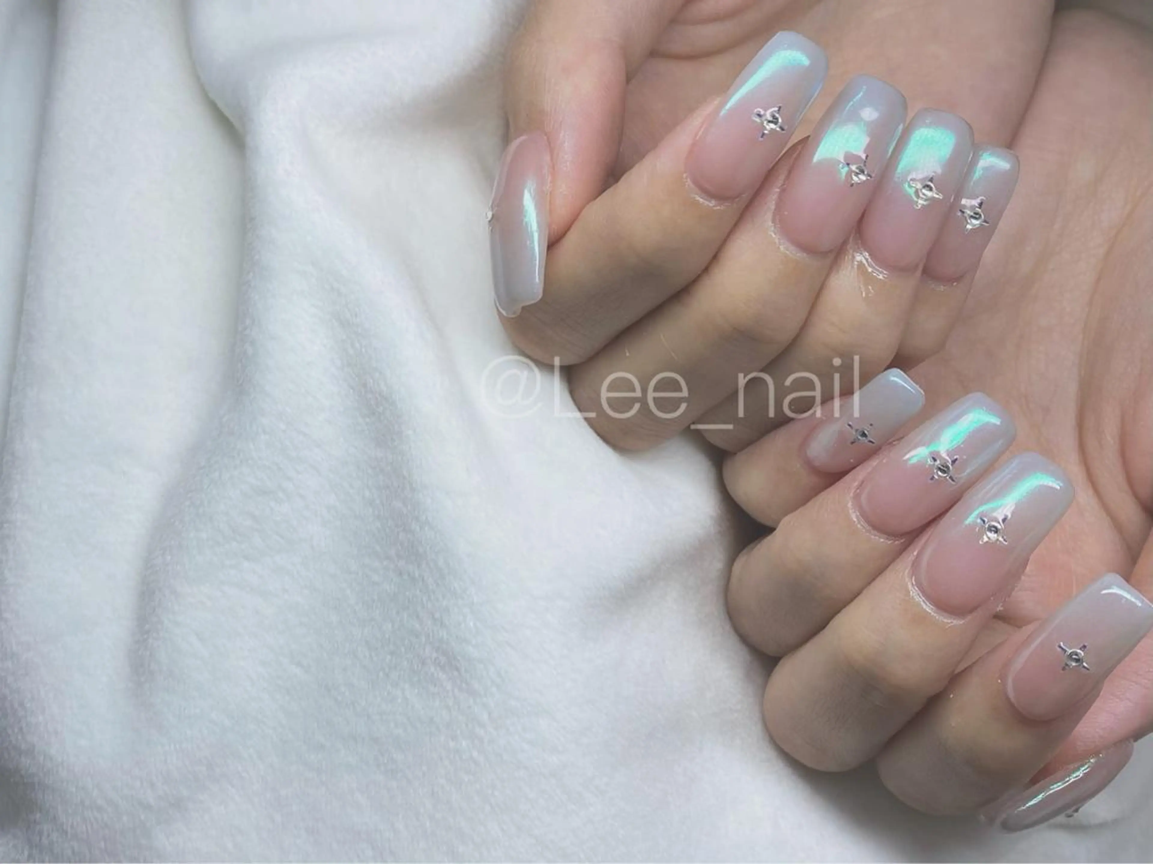 ネイル オーロラネイル ミラーネイル ハンドネイル Lee_ nailのネイルデザイン