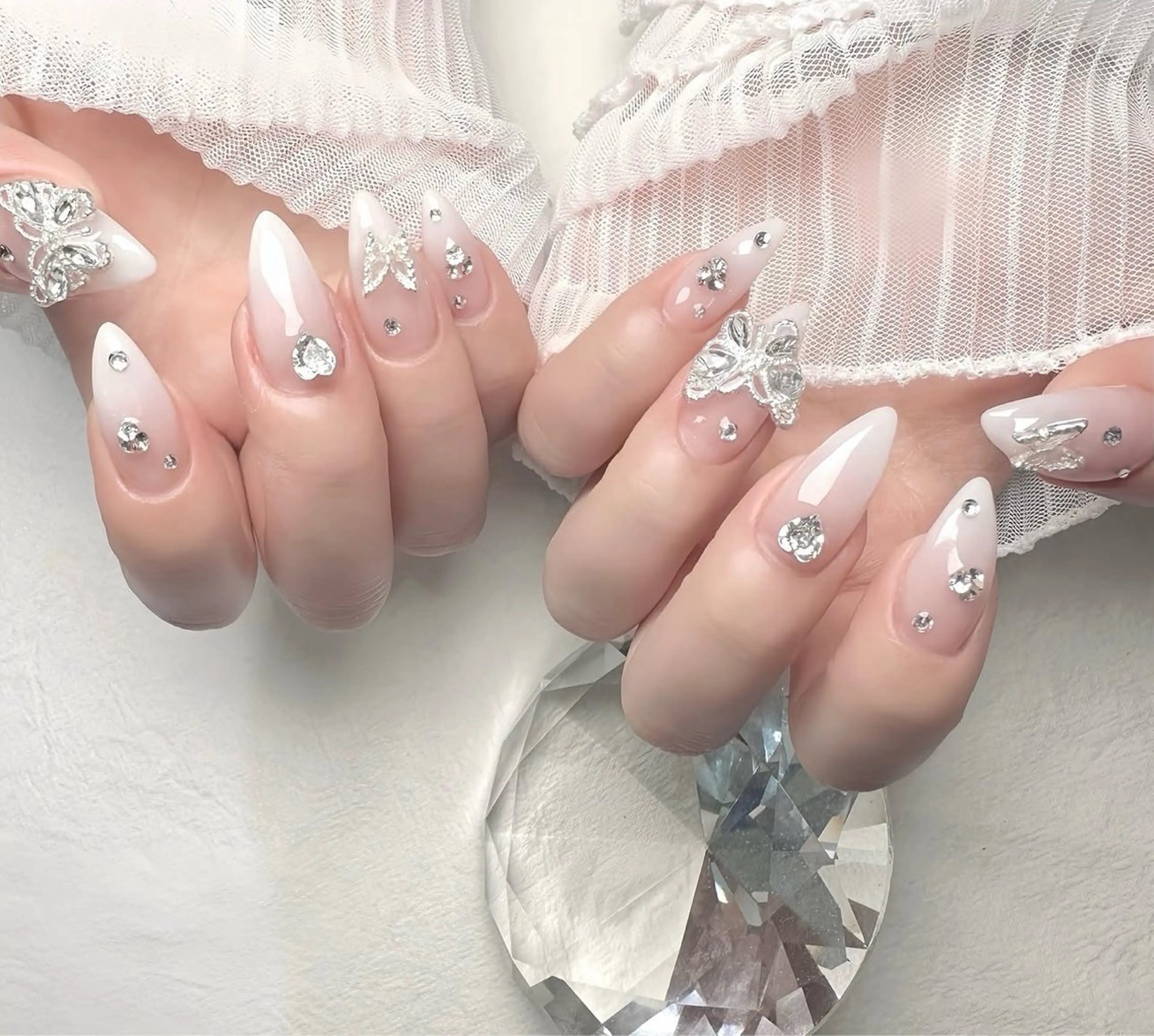 セミロング 韓国風ヘア ハンドネイル Aila Nail HanChanのネイルデザイン