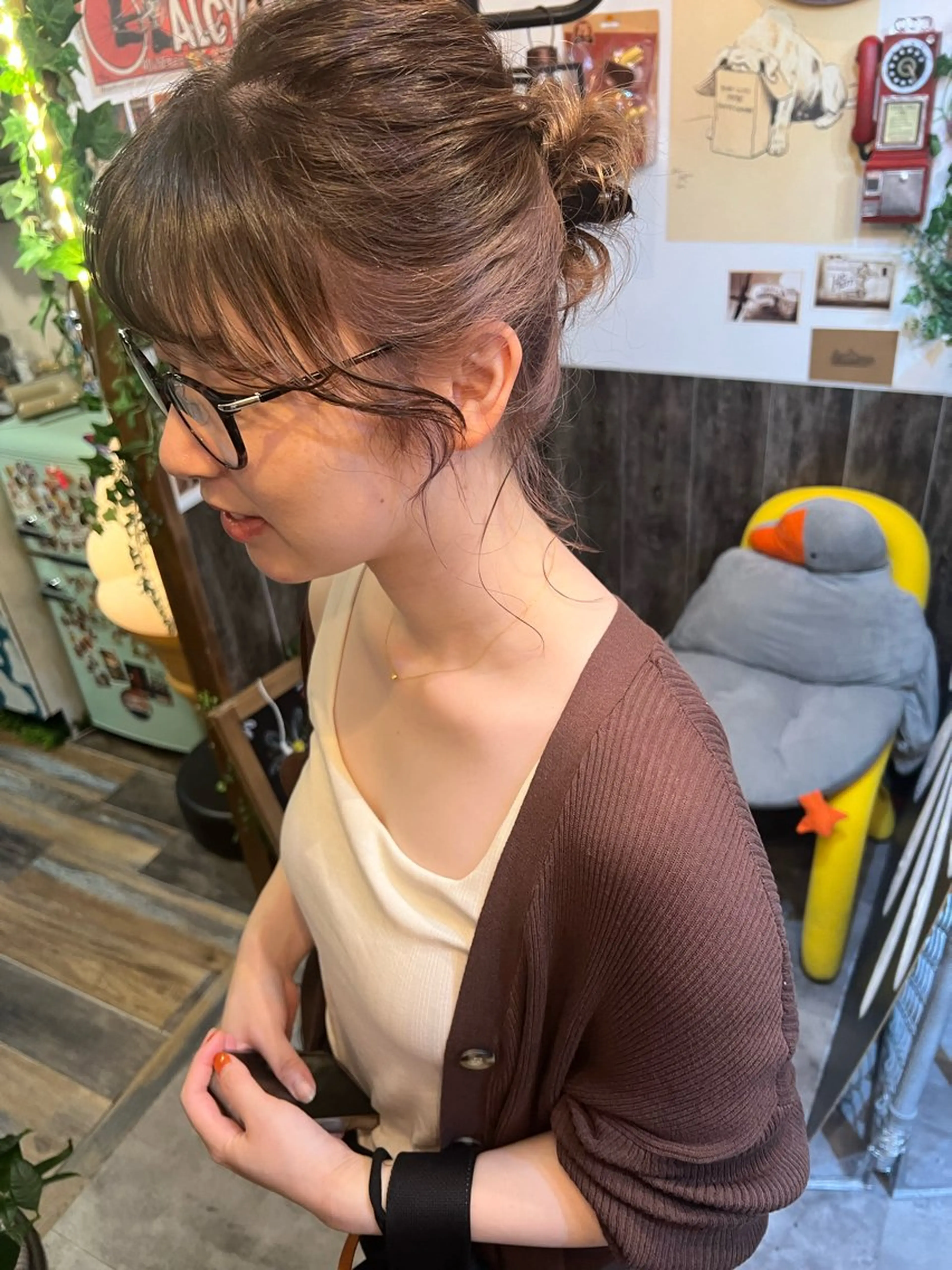 ミディアム カラー ヘアアレンジ お団子ヘア ブラウンカラー ヘアカラー カラーパティシエ facce🌼ikoのヘアスタイル